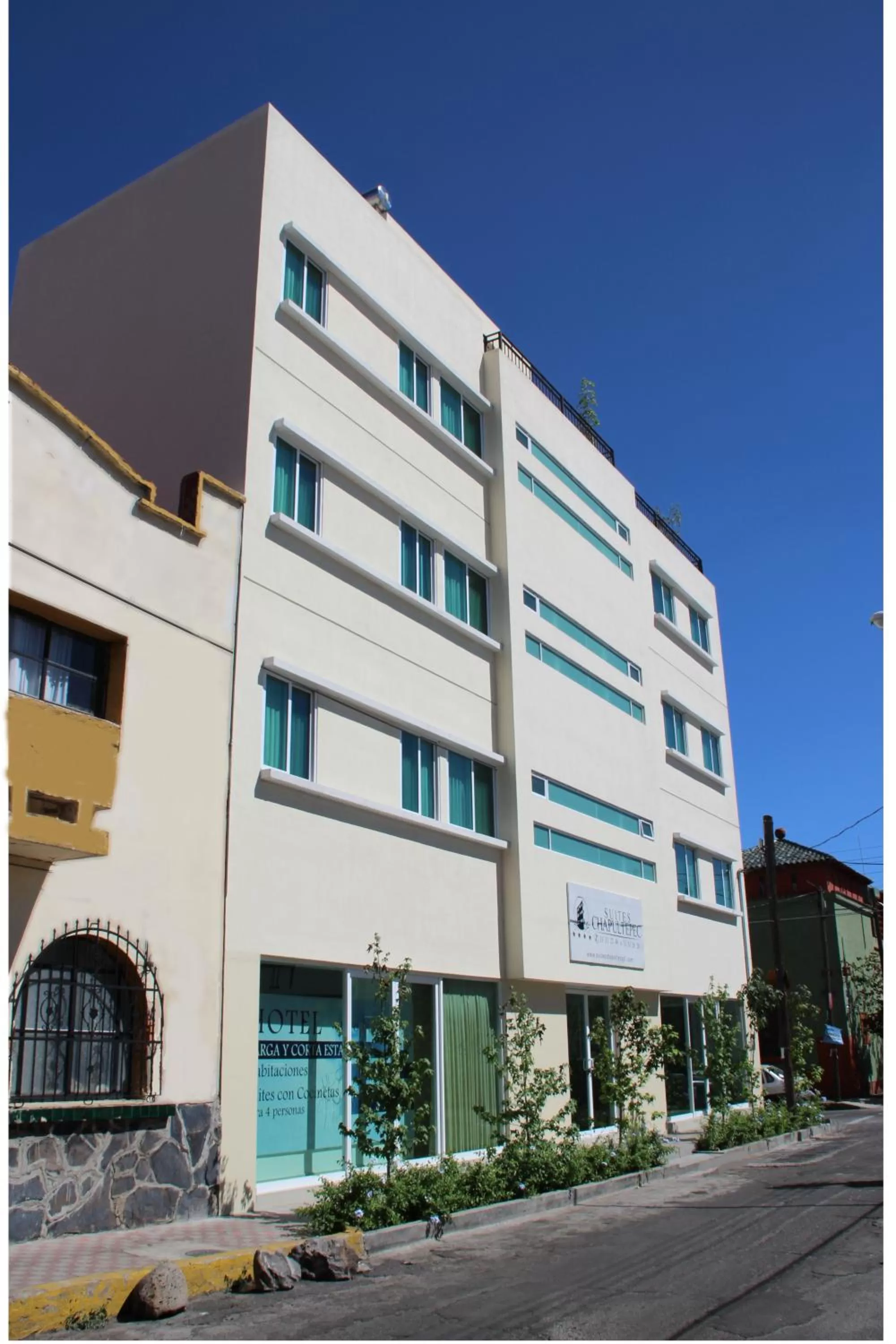 Facade/entrance in Suites Chapultepec
