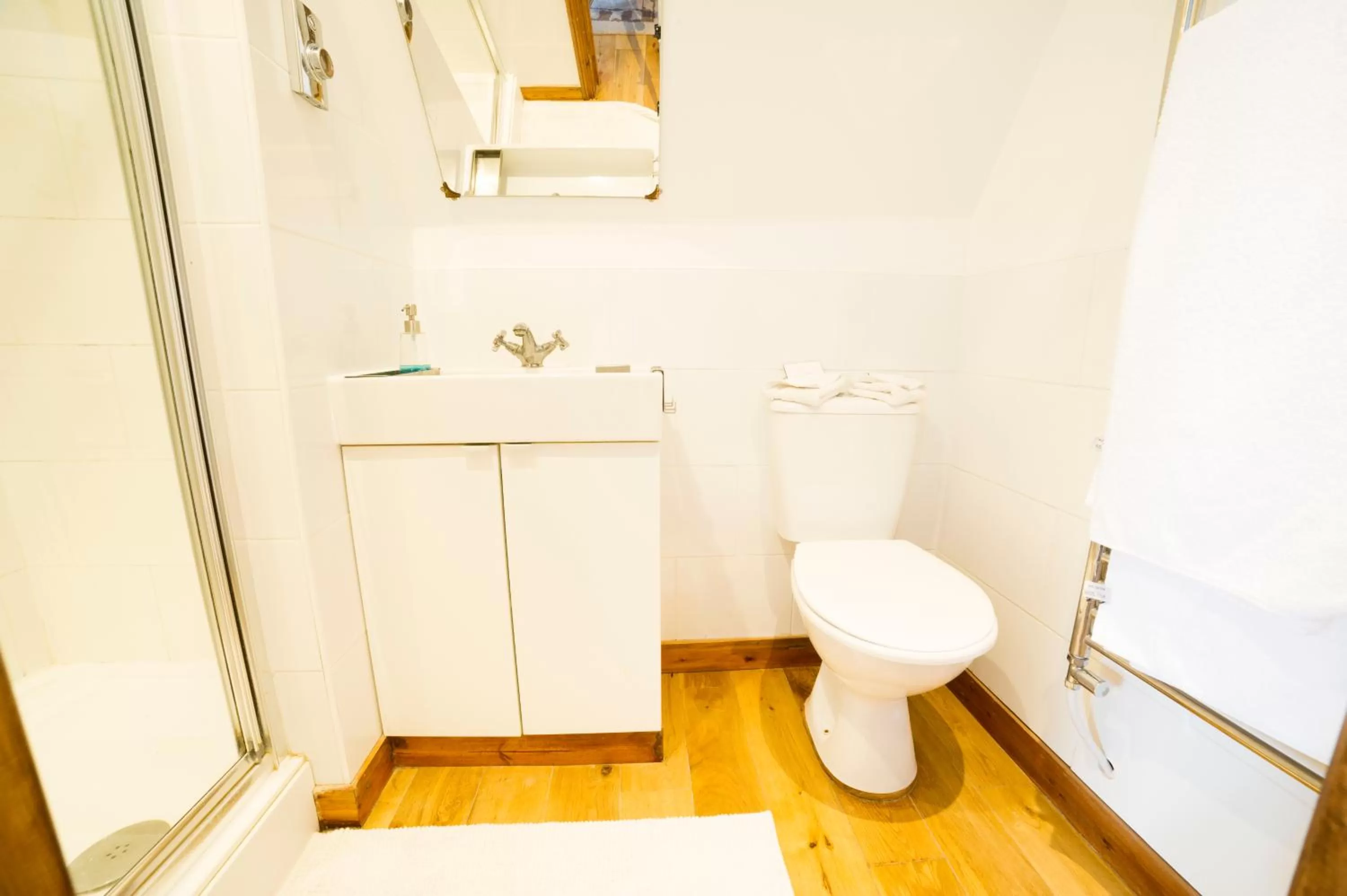 Bathroom in Molland Manor House Bed & Breakfast