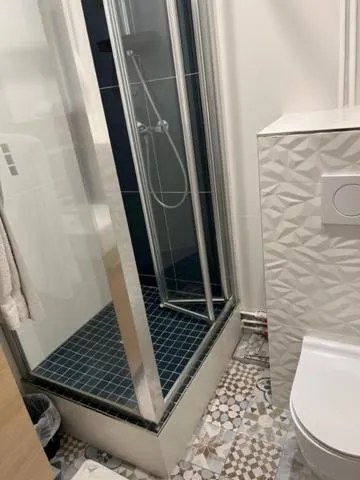 Shower in Hotel Luna Park