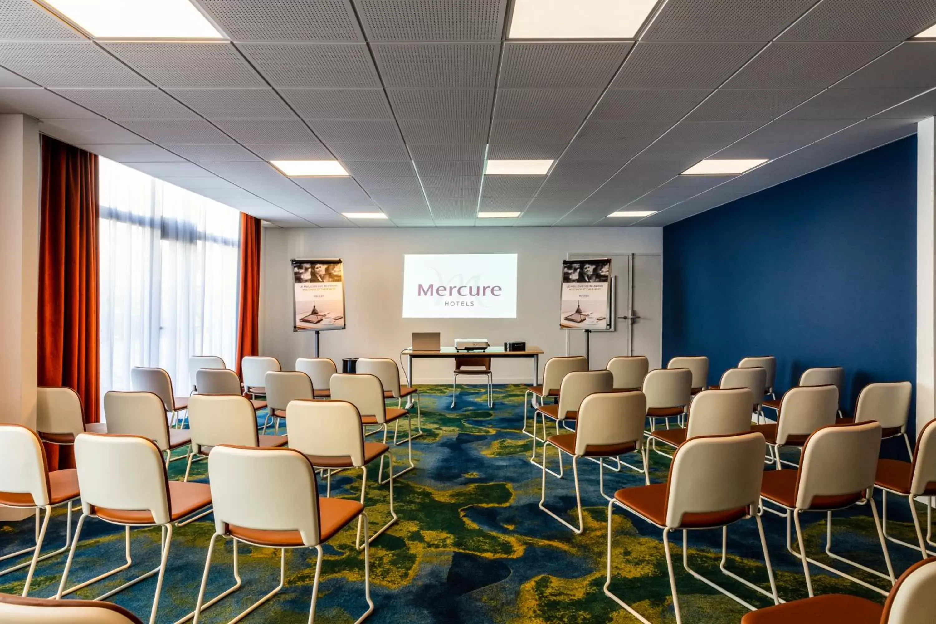 Meeting/conference room in Mercure Saint Omer Centre Gare