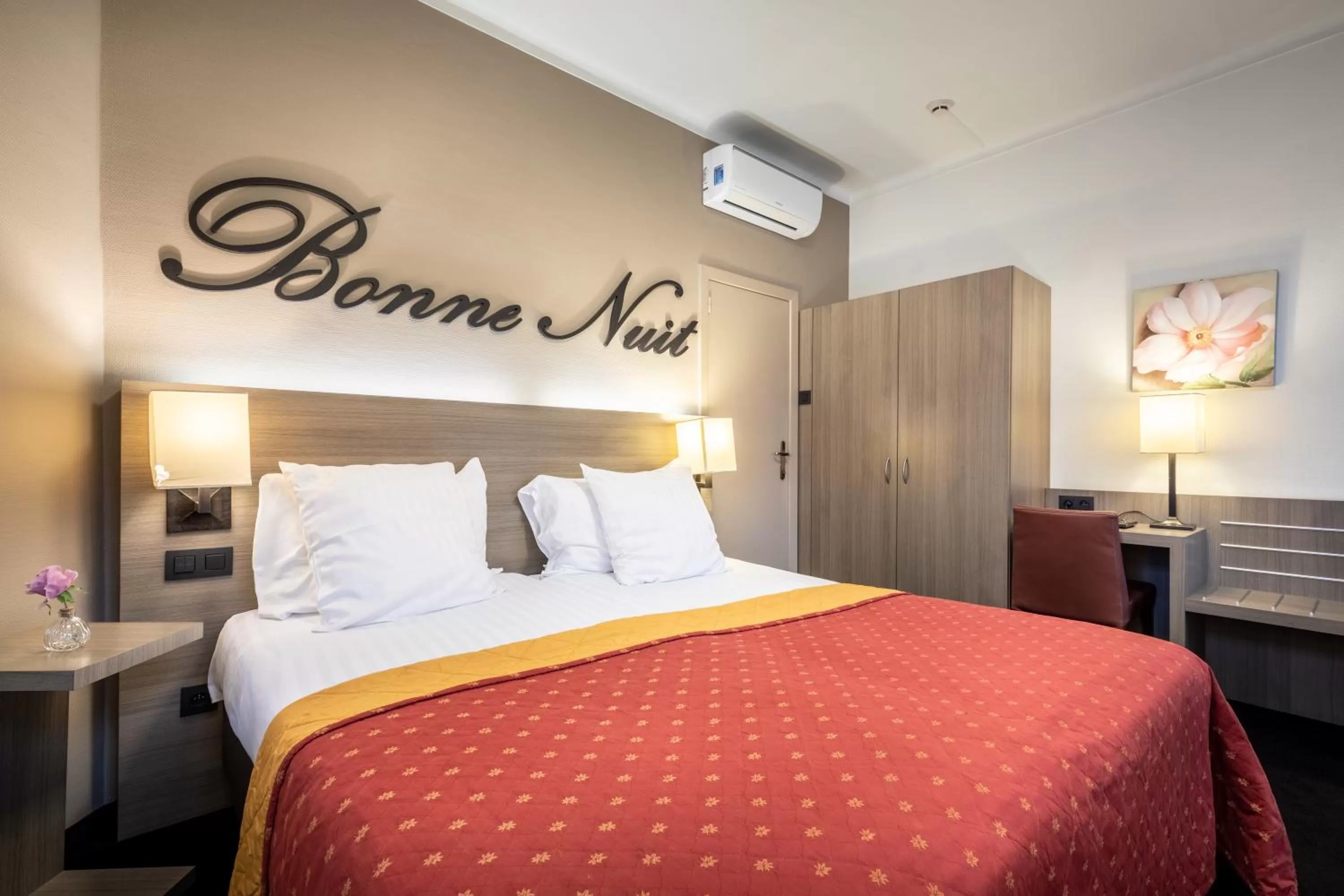 Bedroom, Bed in Hotel Albert I