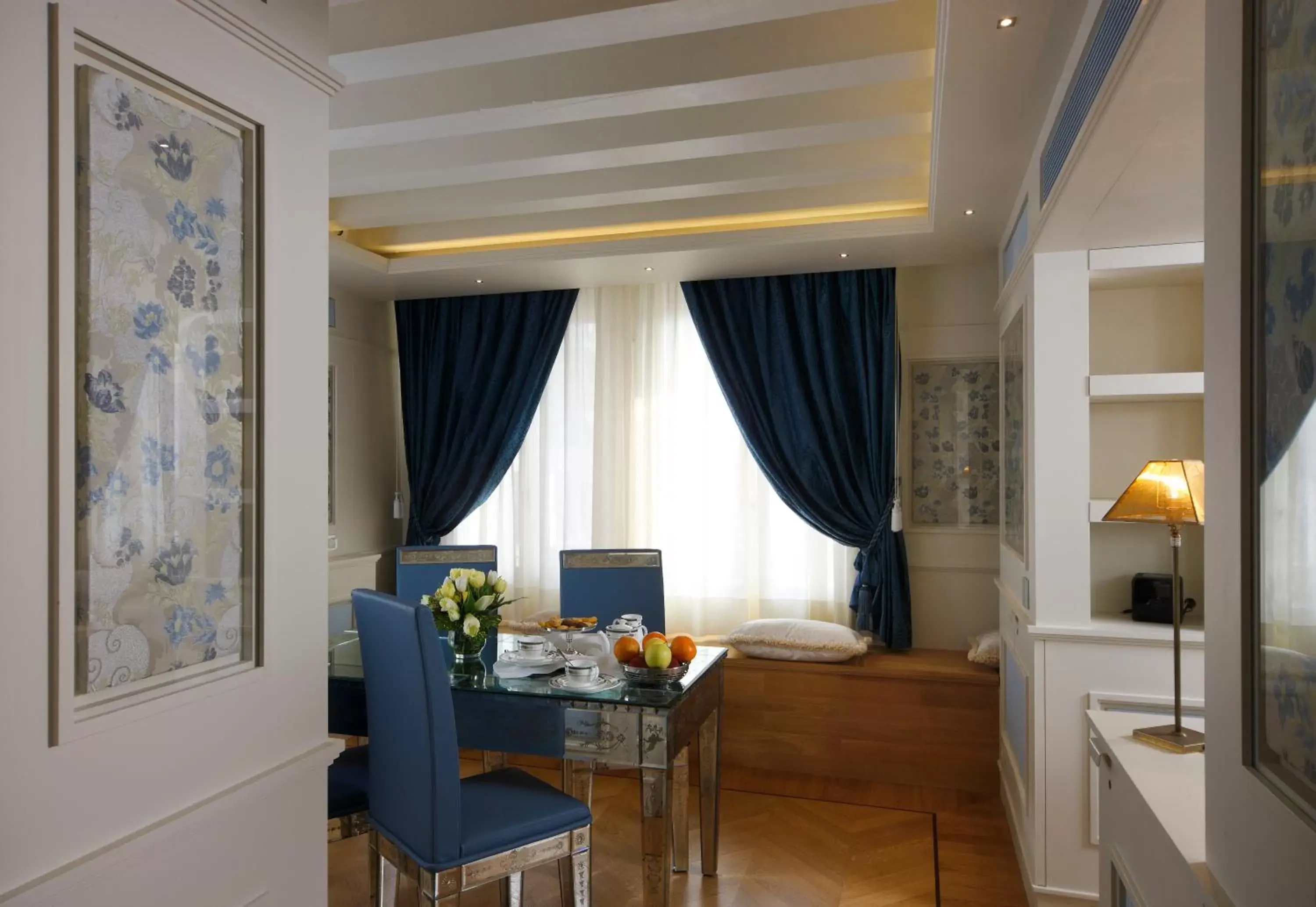 Living room, Dining Area in Canaletto Luxury Suites - San Marco Luxury