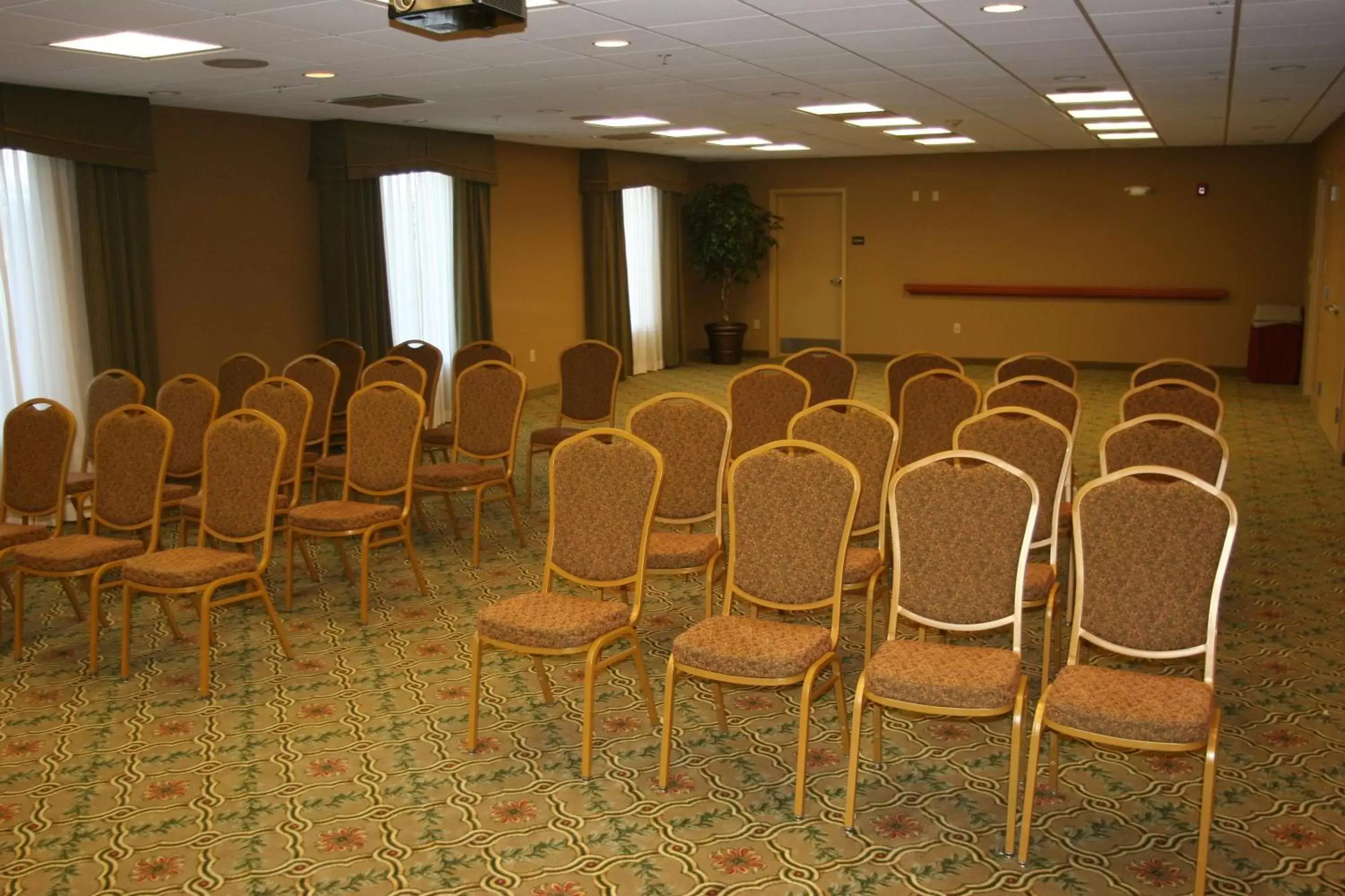 Meeting/conference room in Newly Renovated Hampton Inn Omaha West Lakeside