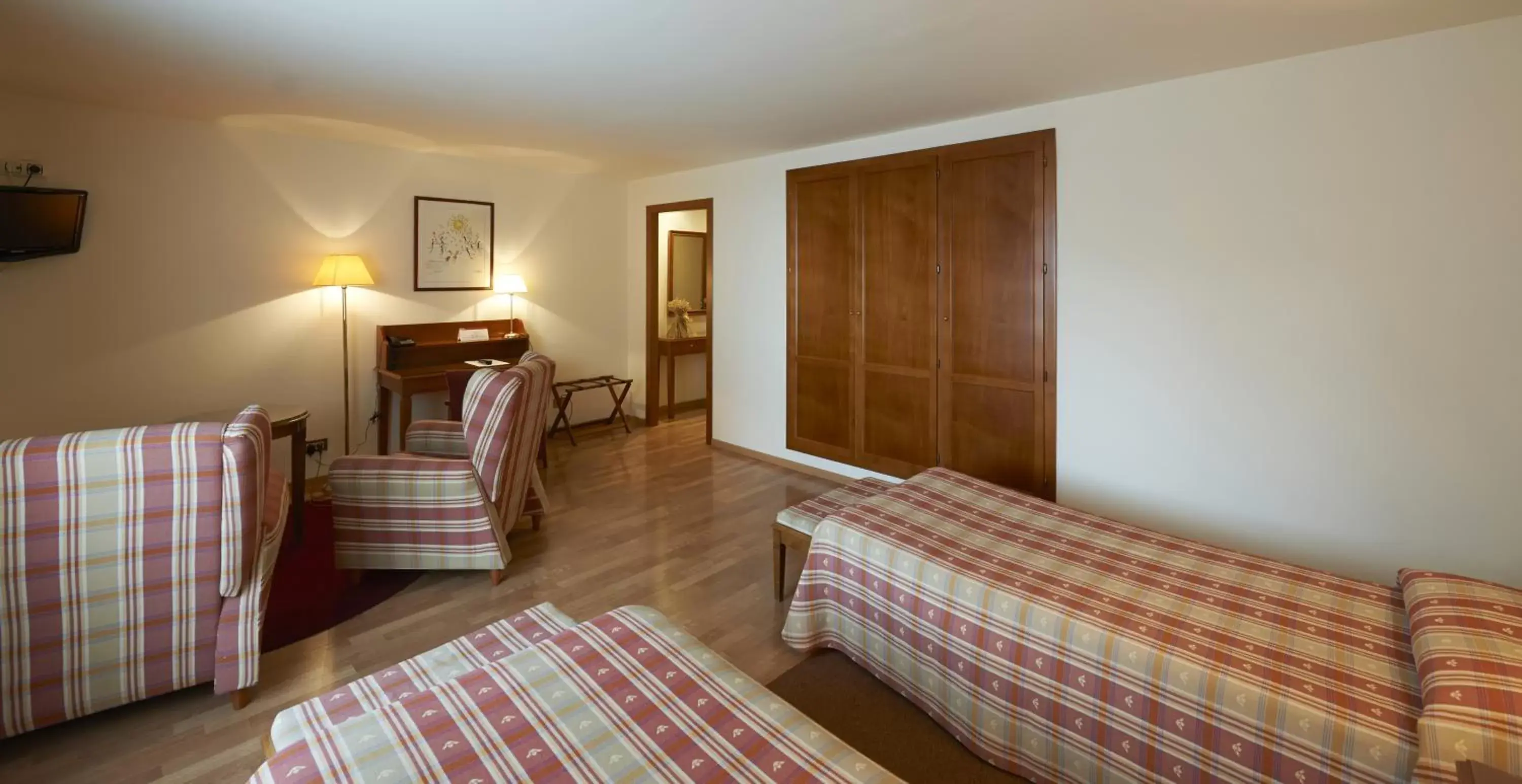 Bedroom, Seating Area in Hotel Abat Cisneros Montserrat