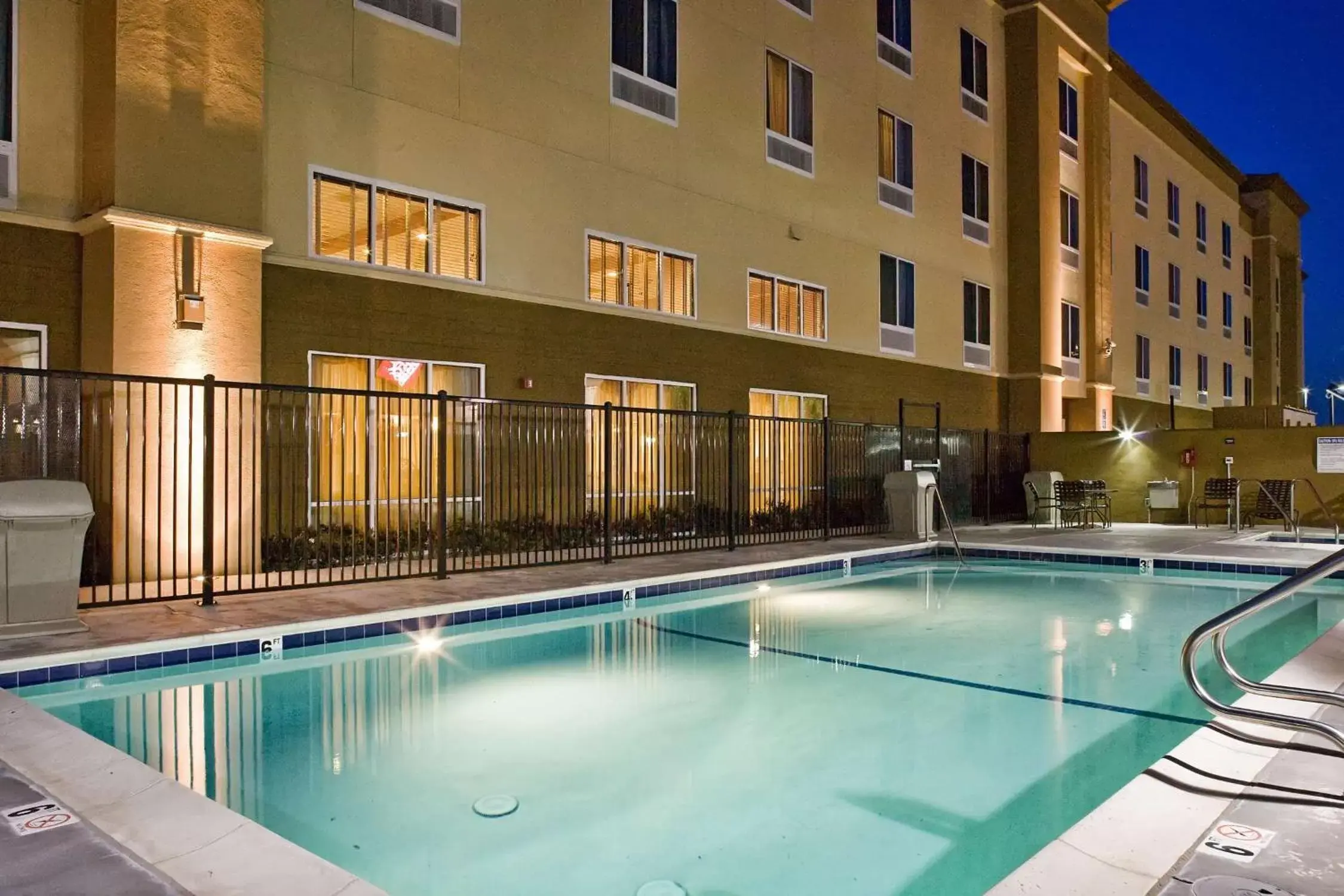 Pool view, Swimming Pool in Hampton Inn & Suites Pittsburg