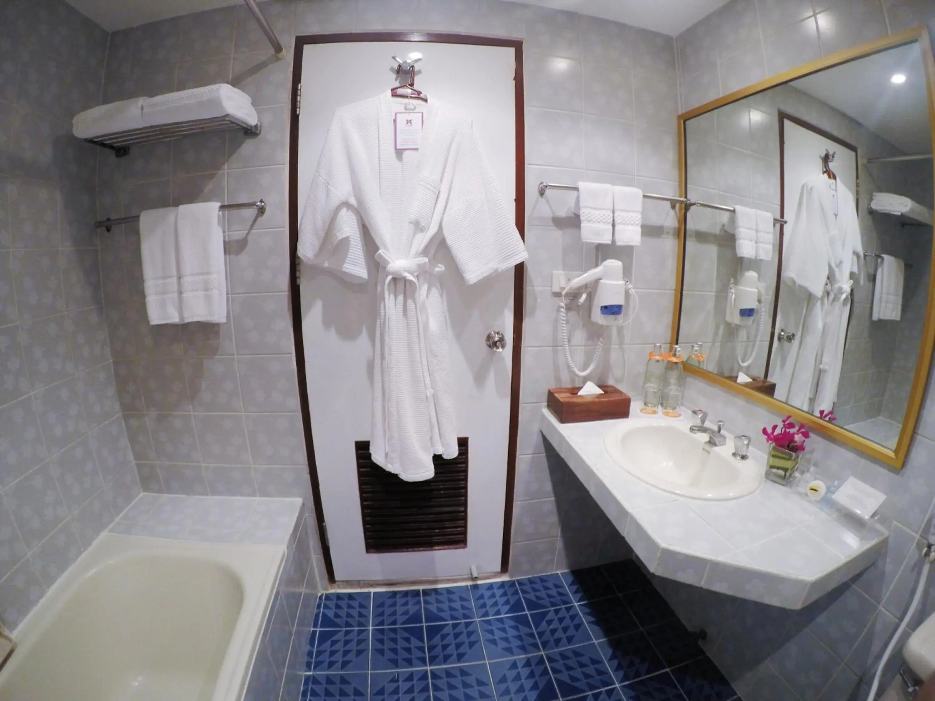 Bathroom in City Lodge Bangkok