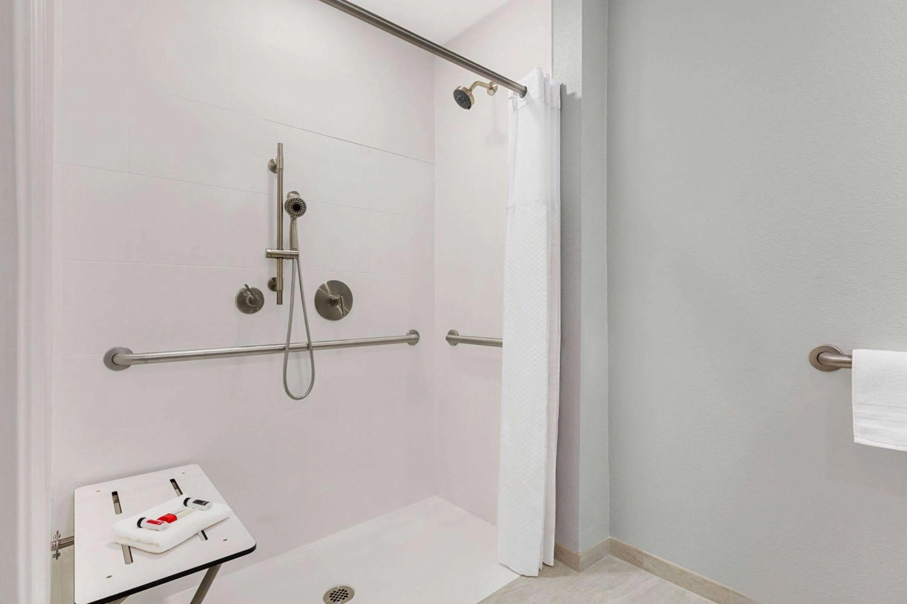 TV and multimedia in Ramada by Wyndham Marina