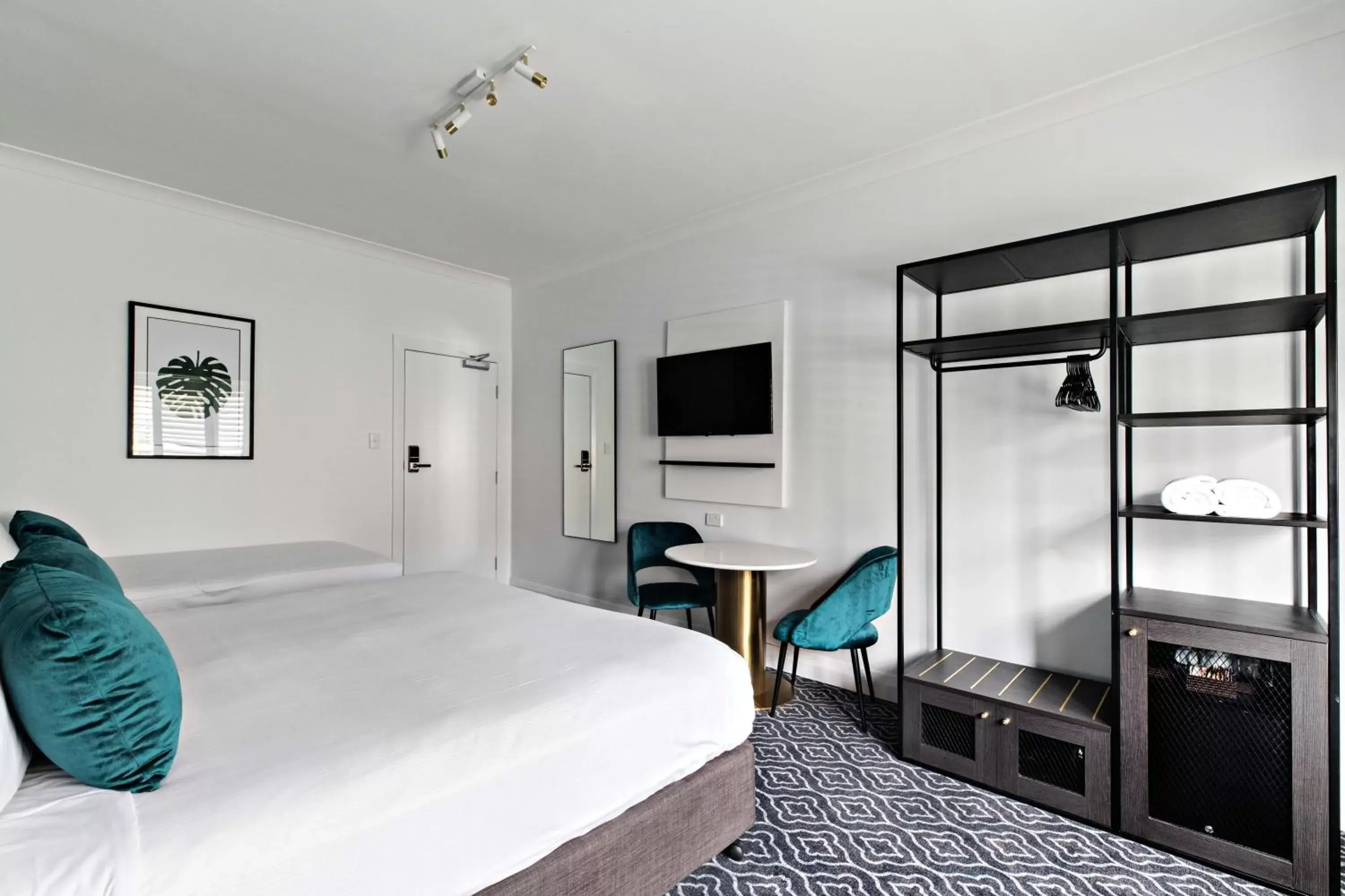 Photo of the whole room, Bed in Avoca Randwick by Sydney Lodges