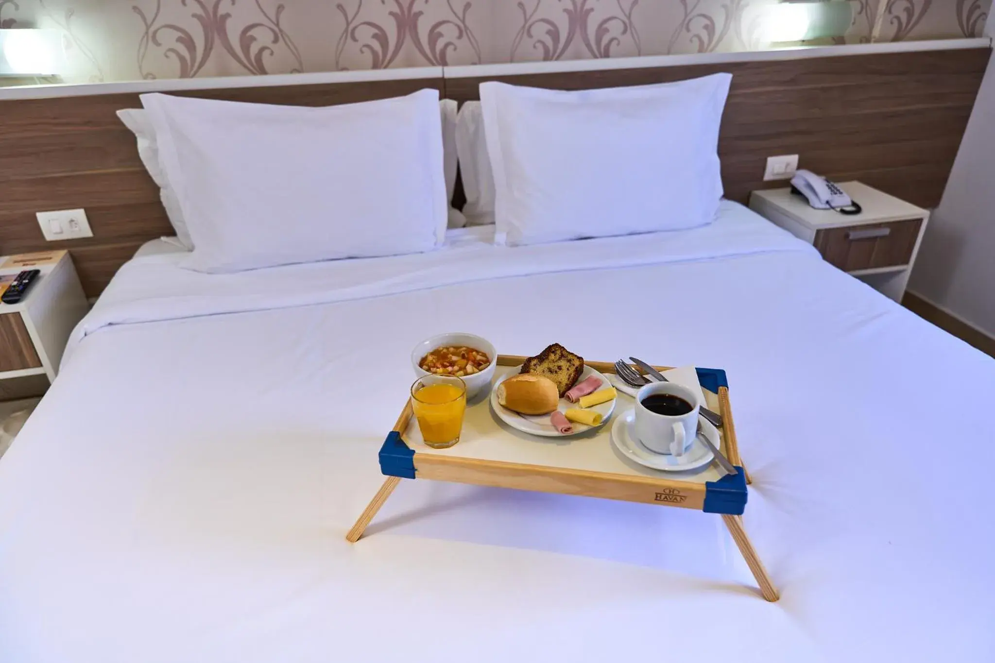 Bedroom, Breakfast in Foz Plaza Hotel