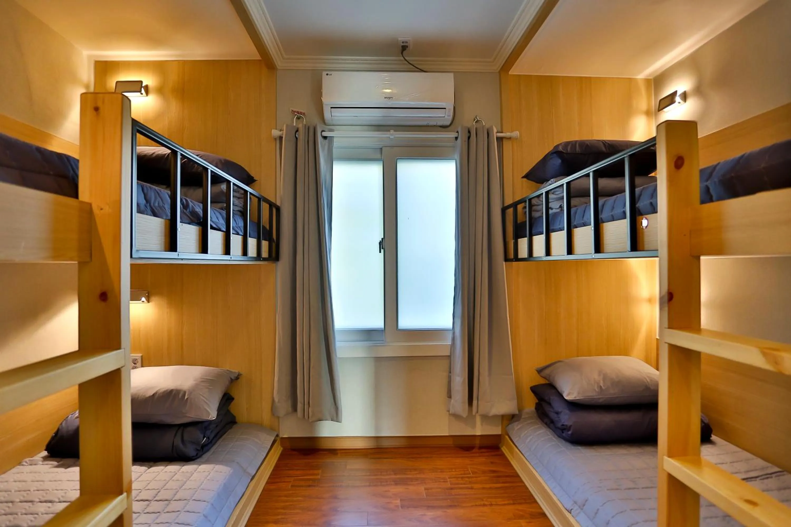 bunk bed, Bed in Ezstay-Nampo