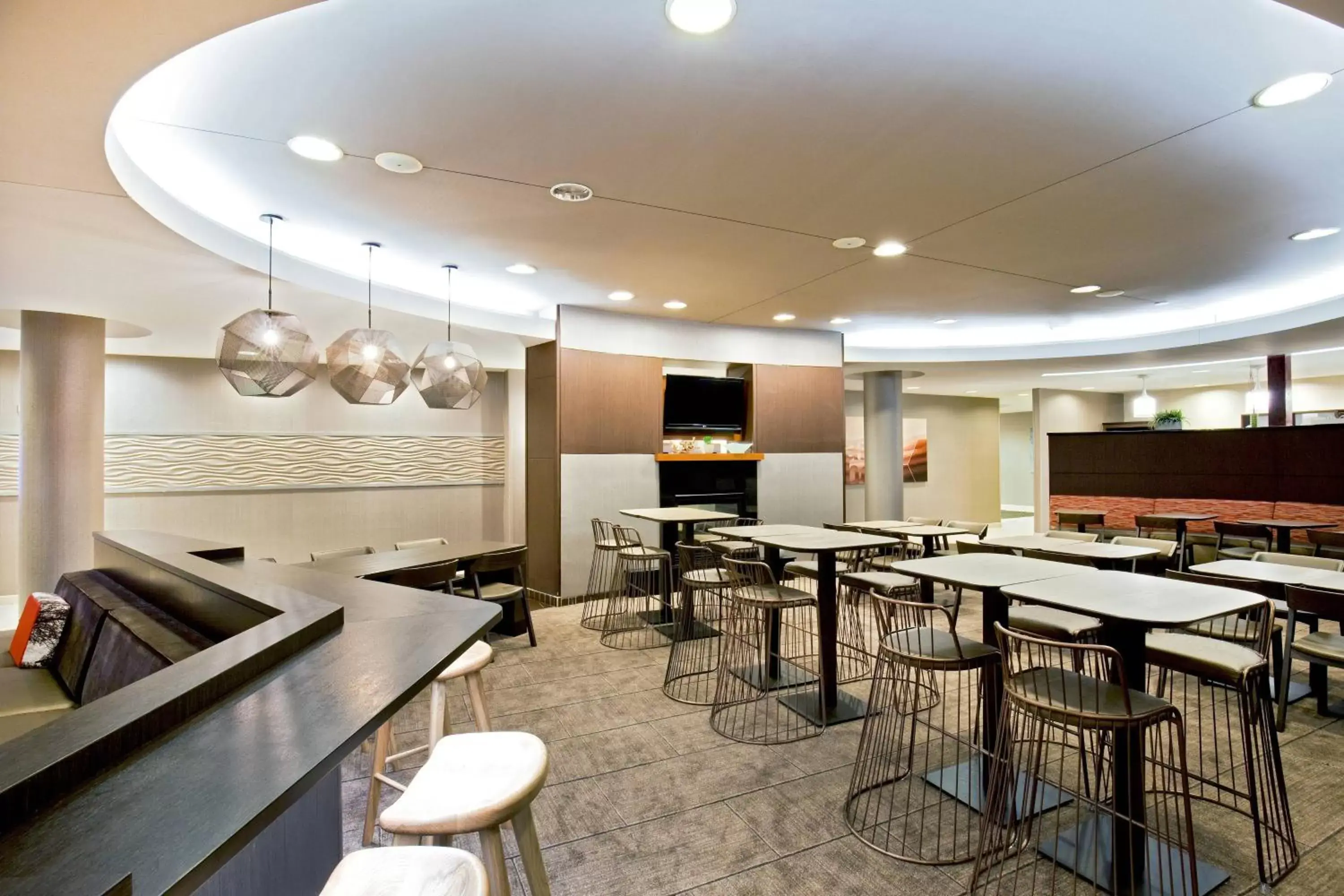 Restaurant/places to eat, Lounge/Bar in SpringHill Suites Chesapeake Greenbrier