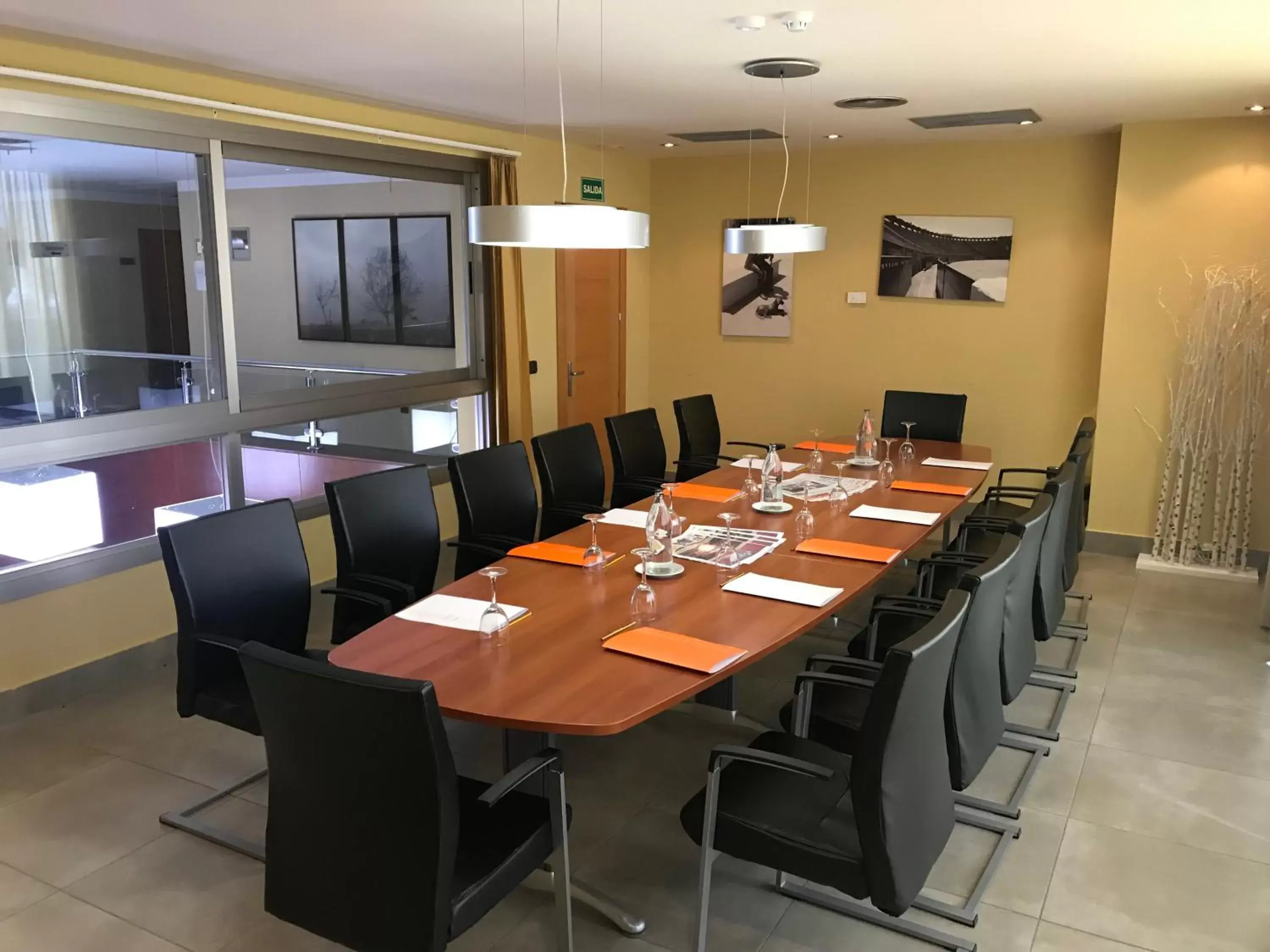 Business facilities in Hotel Montera Plaza