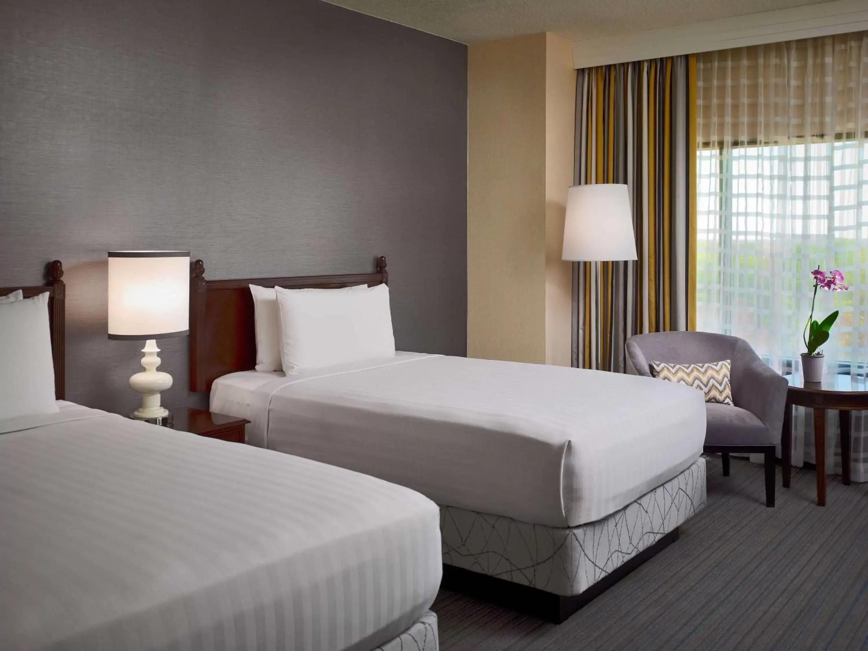 Photo of the whole room, Bed in Sonesta Hotel Gwinnett Place Atlanta