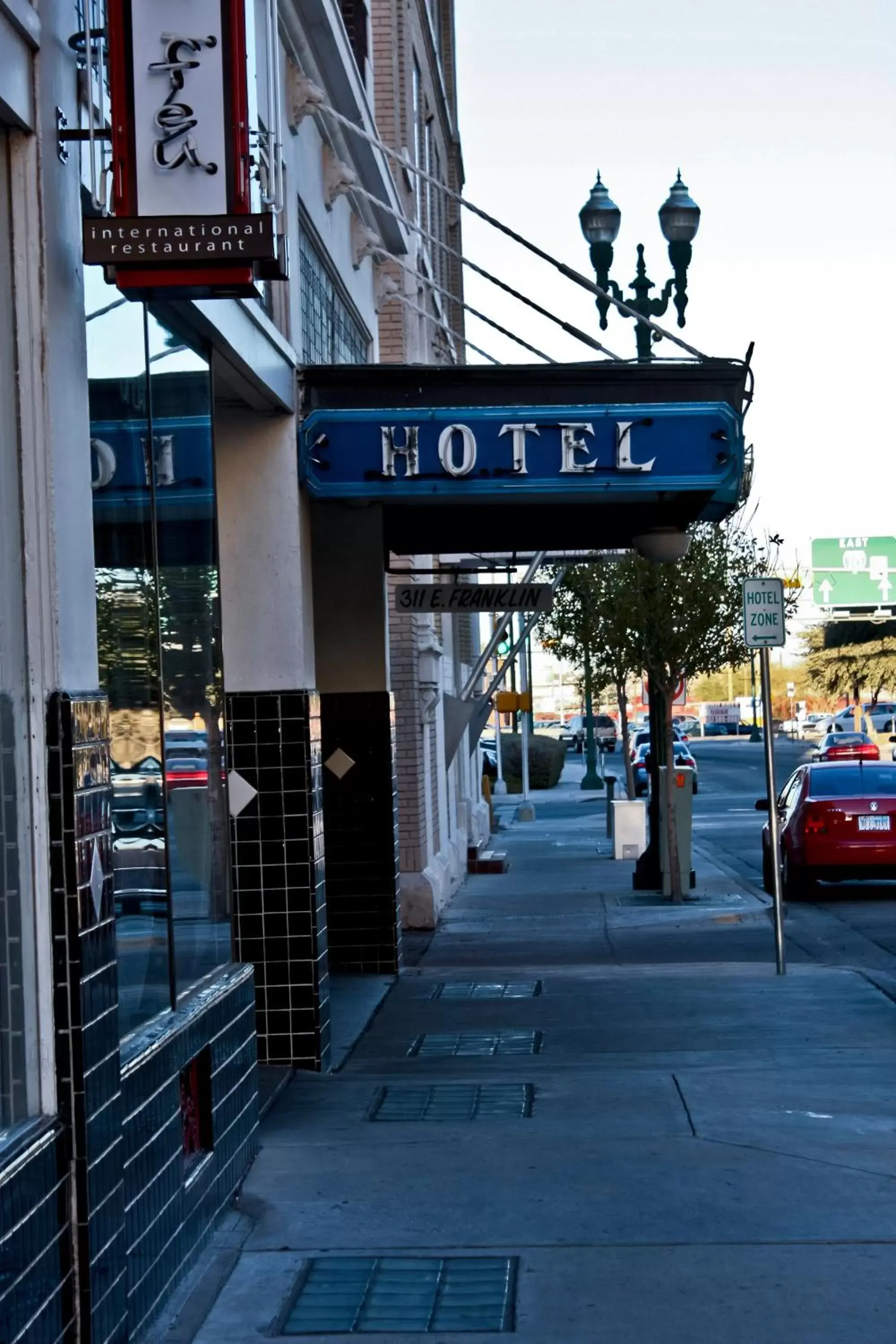 Facade/entrance in Gardner Hotel