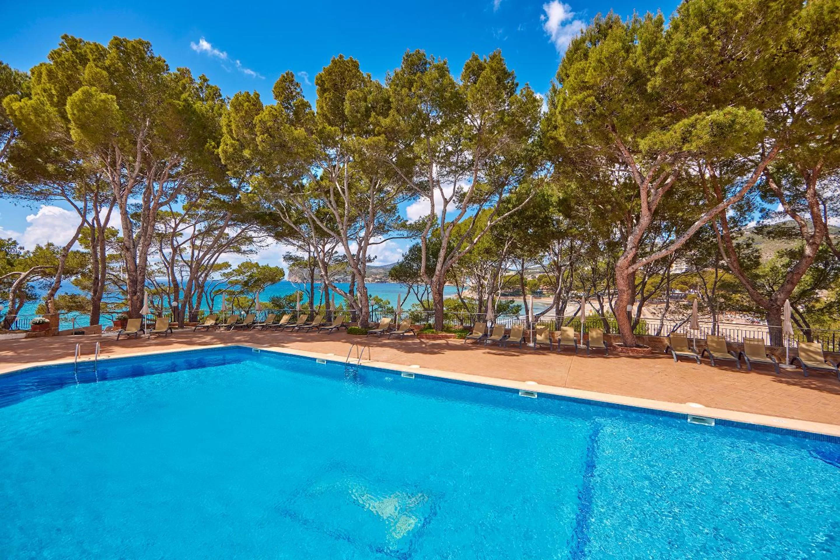 Swimming pool in Universal Hotel Lido Park & Spa