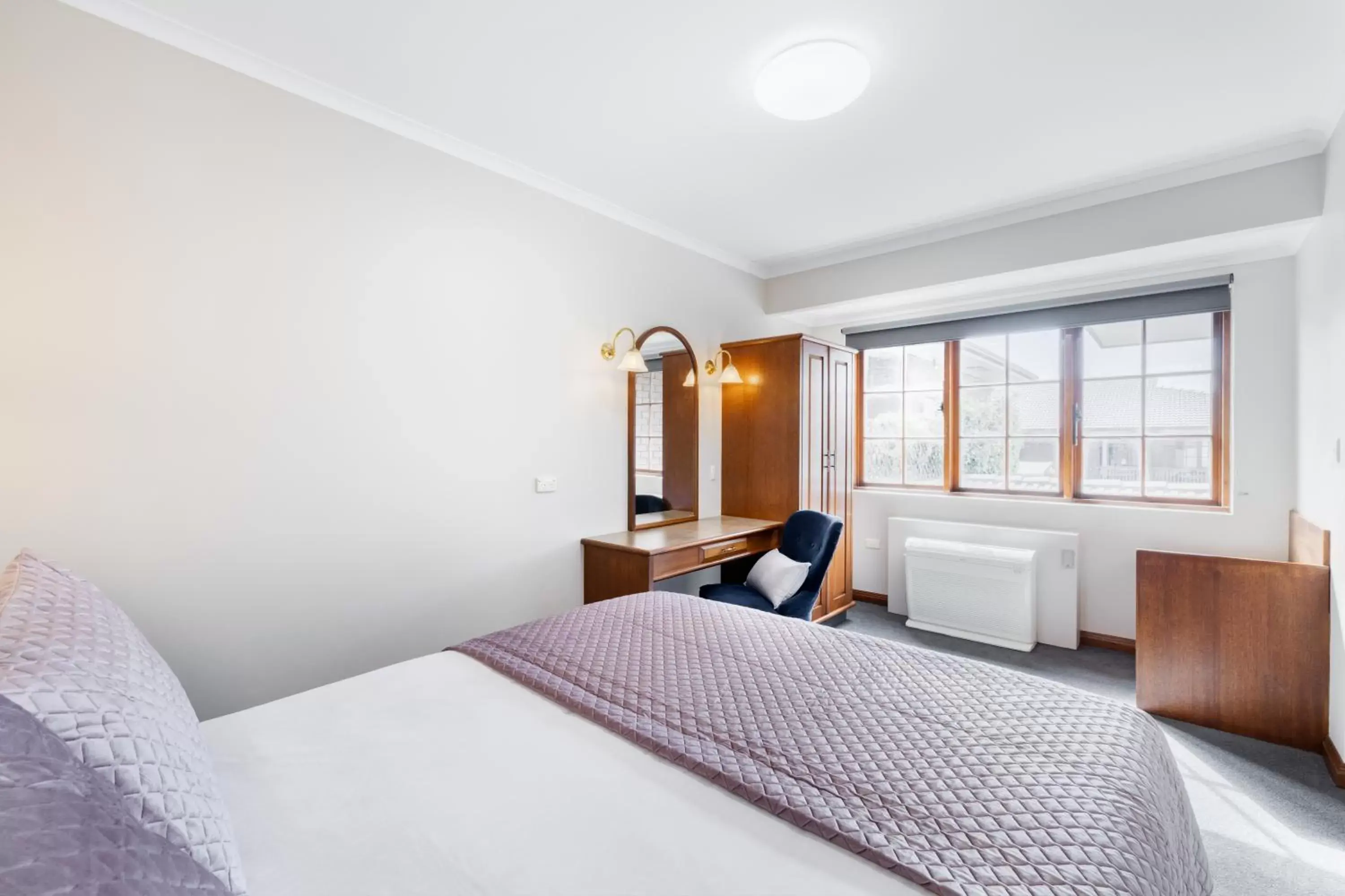 Bed in Adelaide Inn Bed in Adelaide Inn