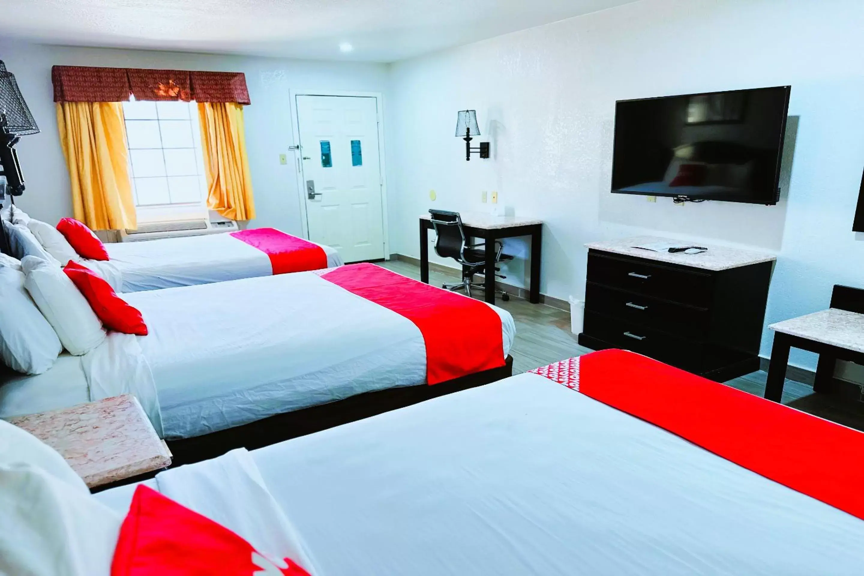 Bedroom, Bed in OYO Hotel Three Rivers TX US-281