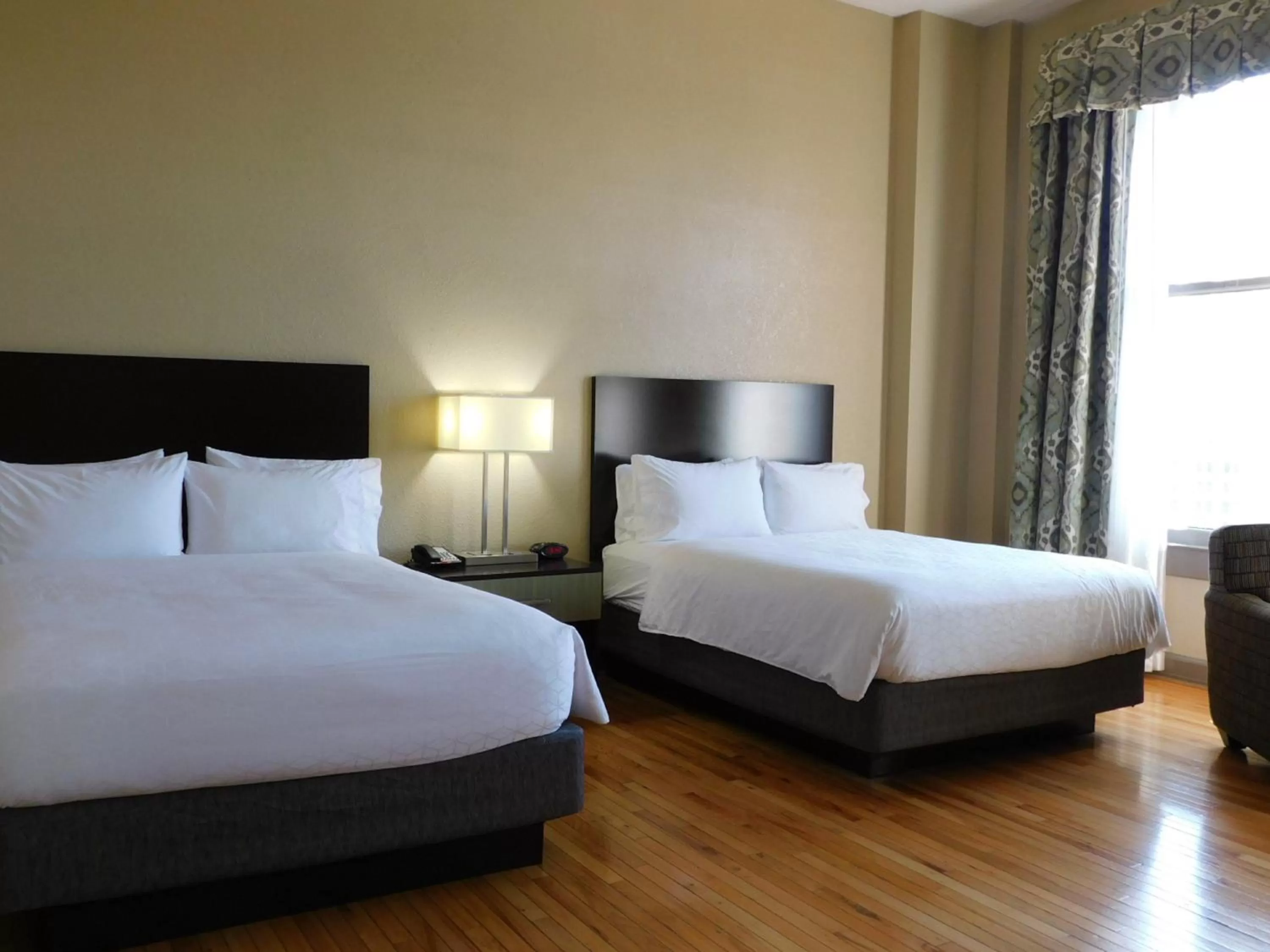 Photo of the whole room, Bed in Holiday Inn Express Cleveland Downtown by IHG