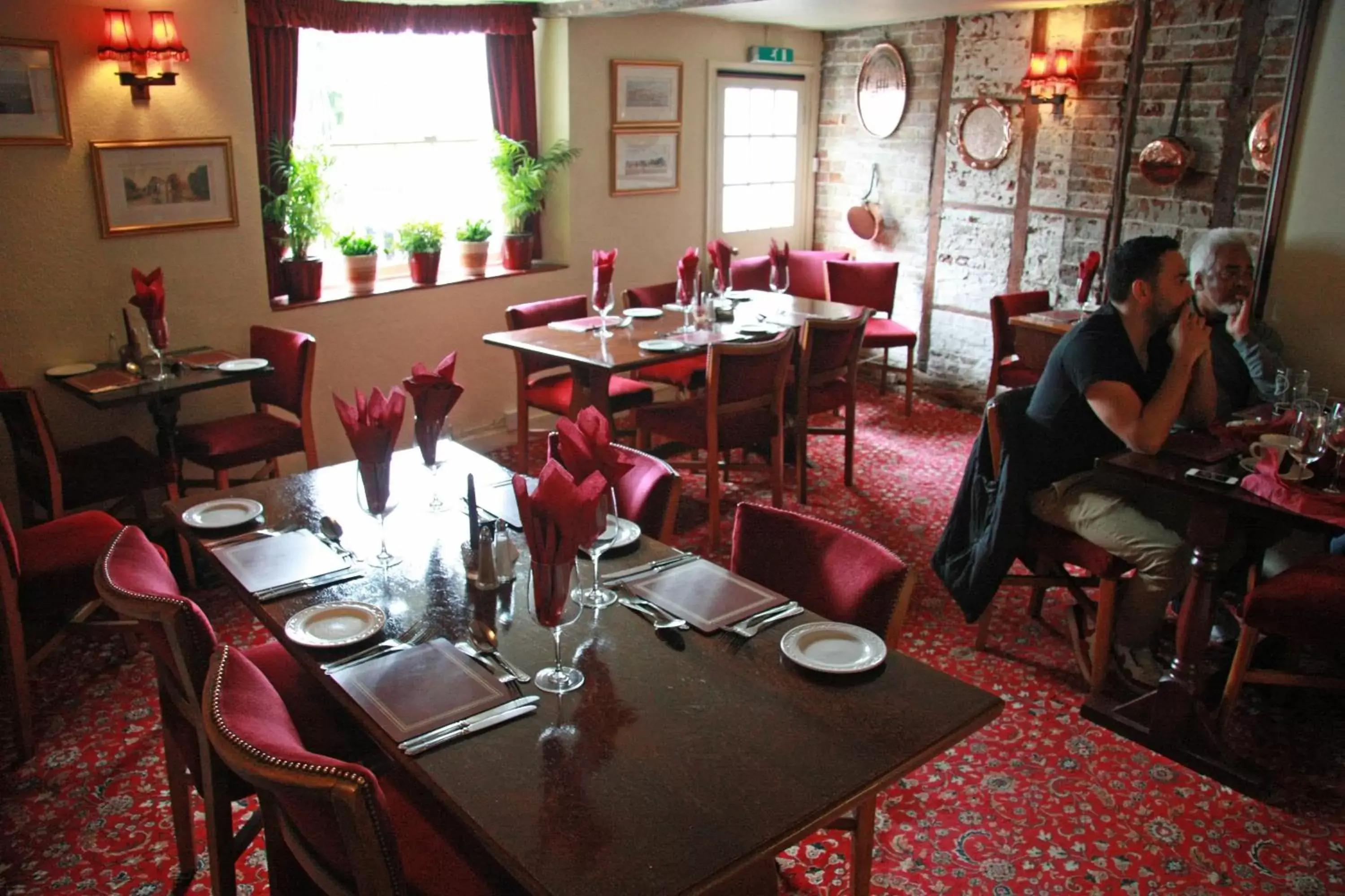 Restaurant/Places to Eat in Kings Arms Hotel