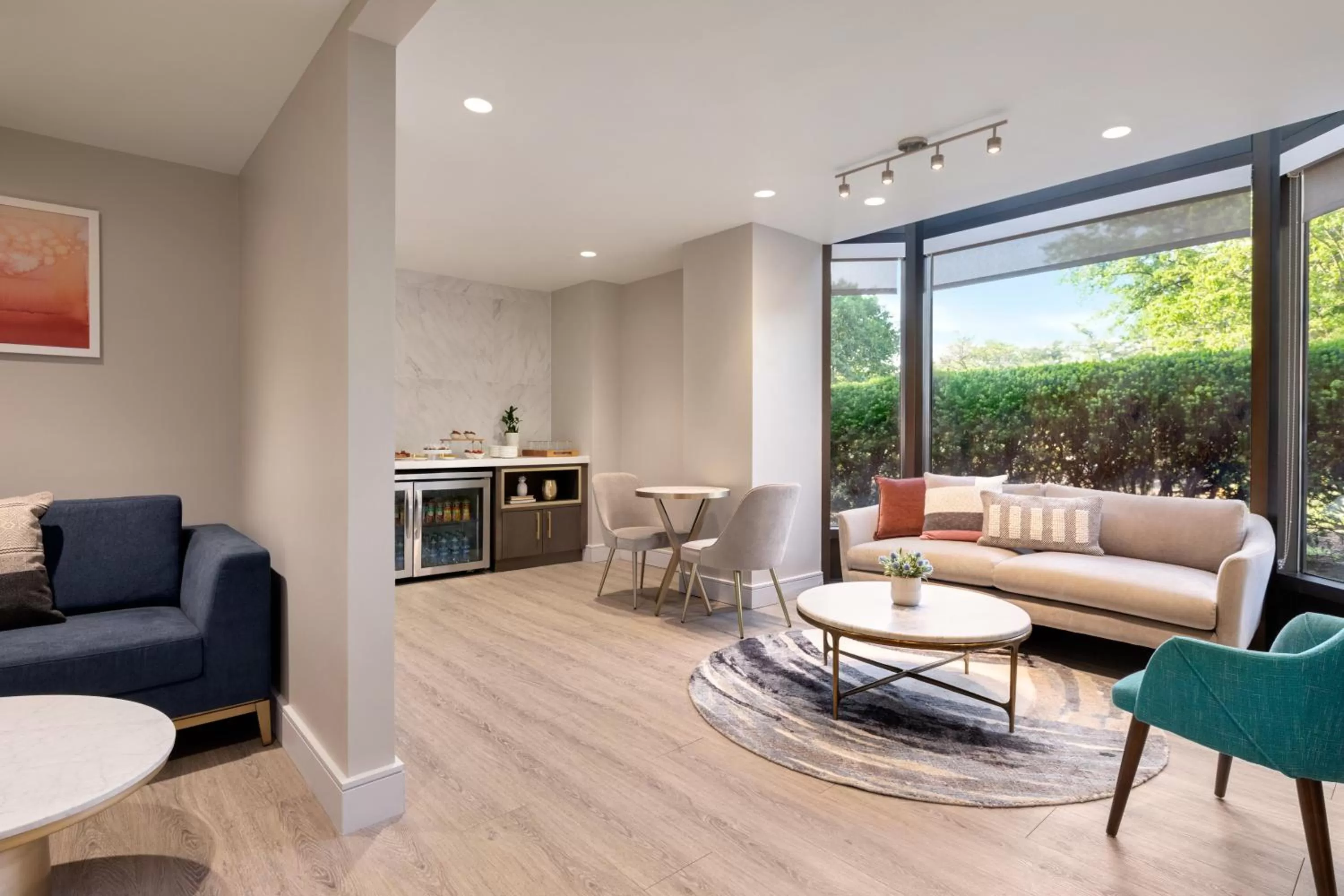 Seating area in Crowne Plaza College Park - Washington DC by IHG