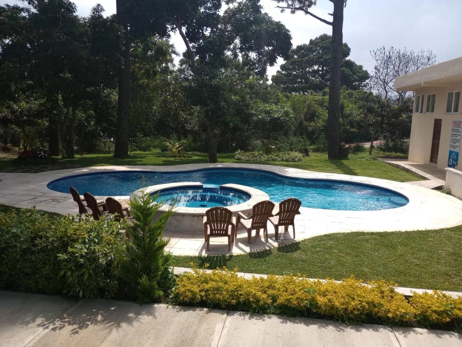 Garden, Swimming Pool in HOTEL Y RESTAURANTE HACIENDA LOS VOLCANES