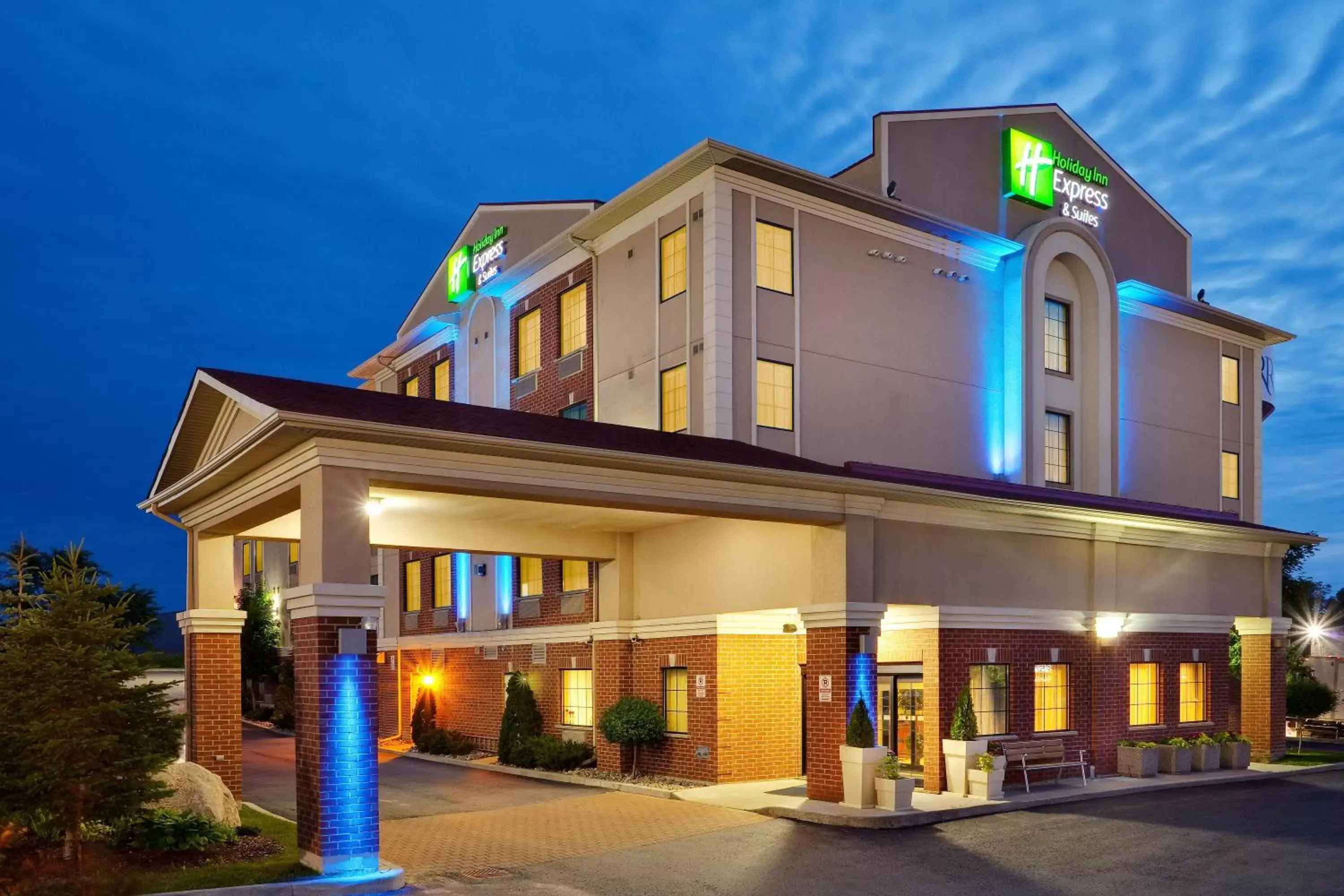 Property Building in Holiday Inn Express Hotel & Suites Barrie, an IHG Hotel