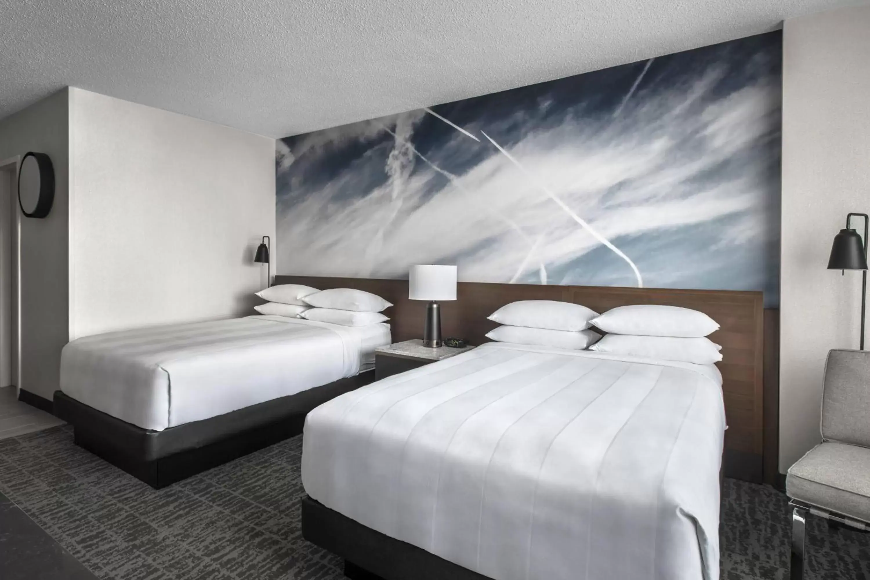 Photo of the whole room, Bed in Newark Liberty International Airport Marriott