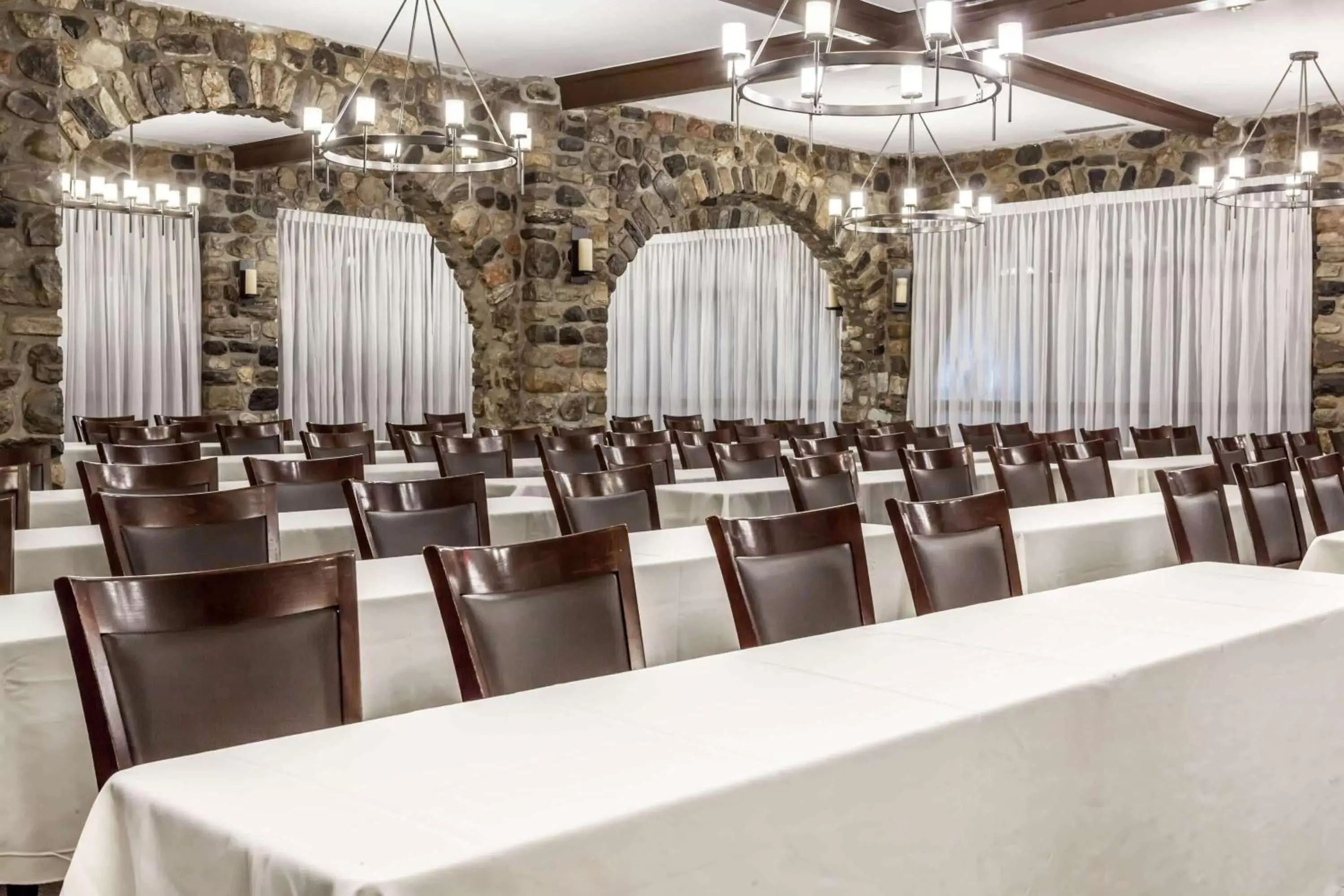 Meeting/conference room in Ramada by Wyndham Ottawa On The Rideau