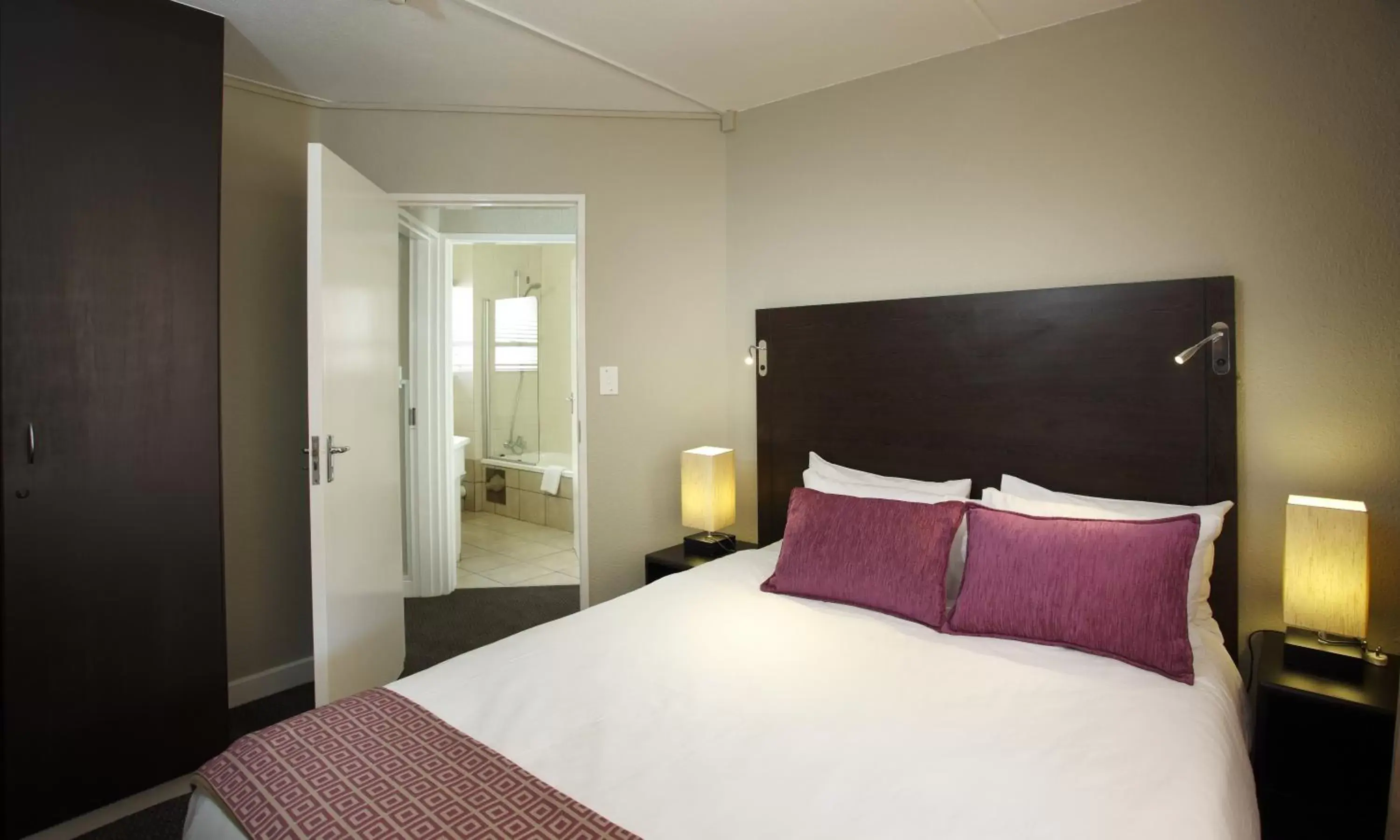 Bedroom, Bed in Mercure Hotel Bedfordview