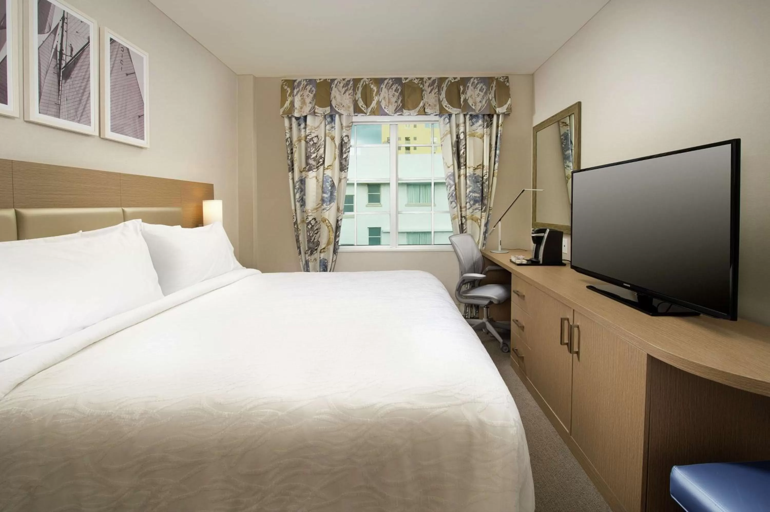 Bed in Hilton Garden Inn Miami South Beach