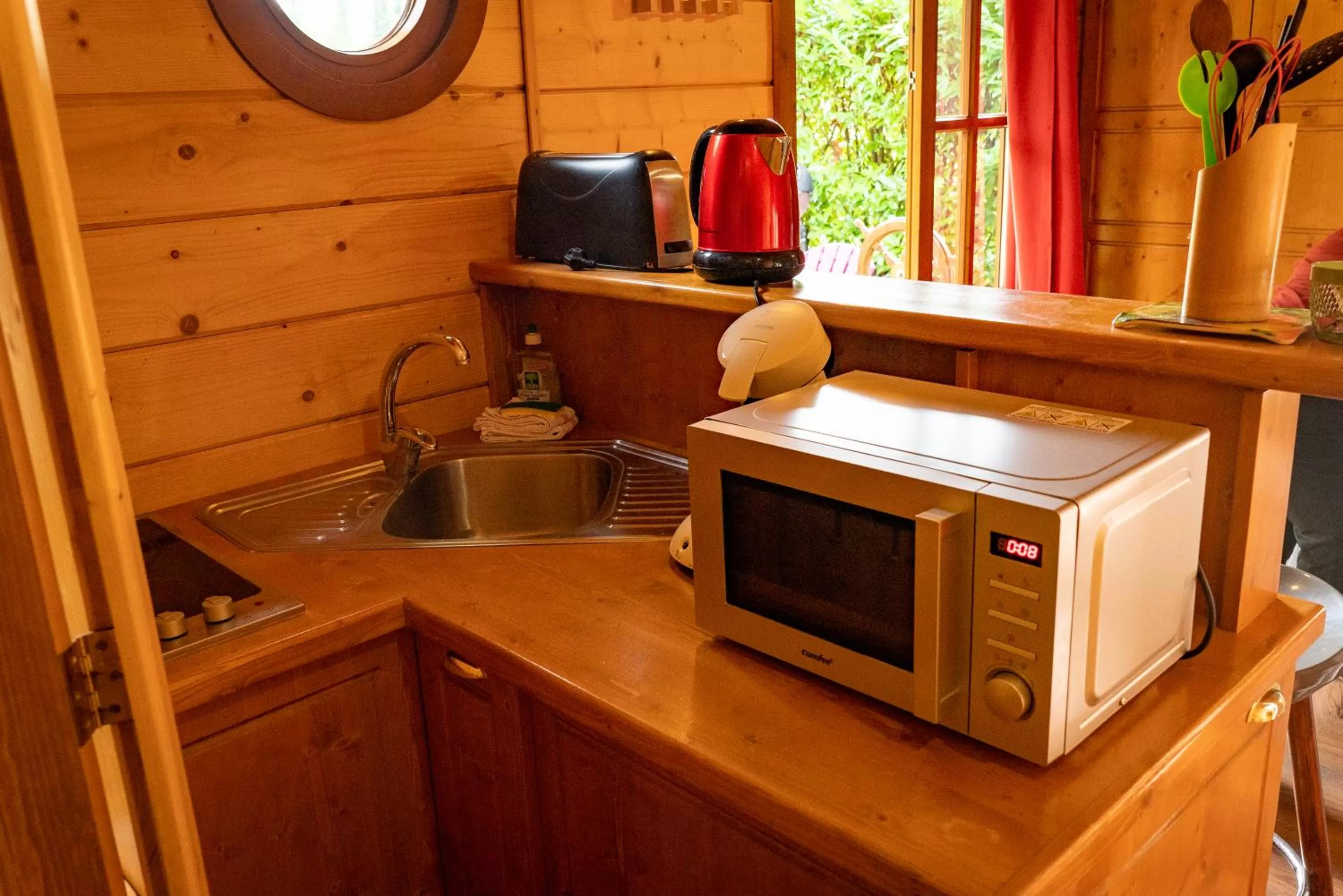 Kitchen or kitchenette in Le Village de la Champagne - Slowmoov