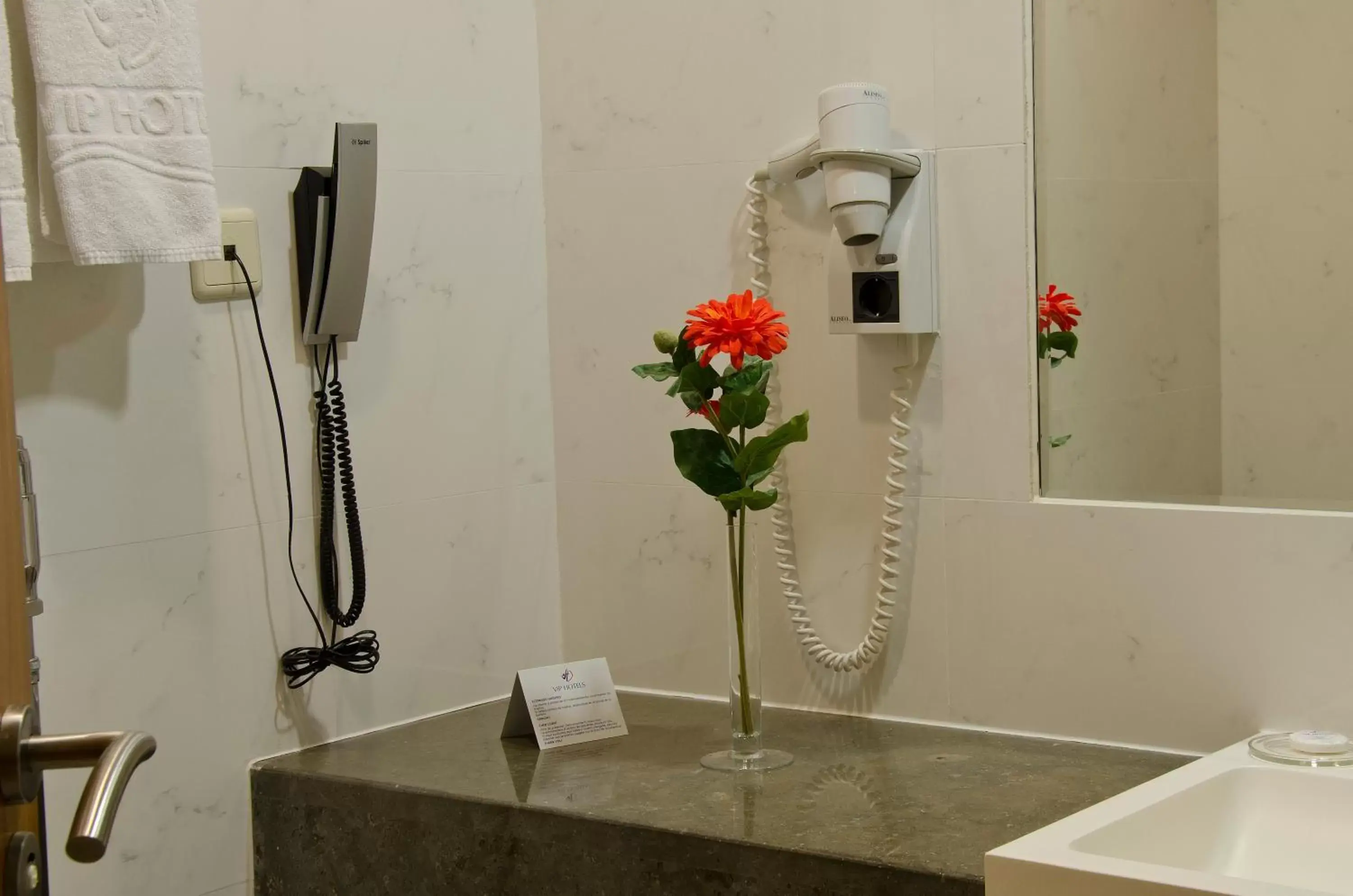 Bathroom in VIP Executive Santa Iria Hotel