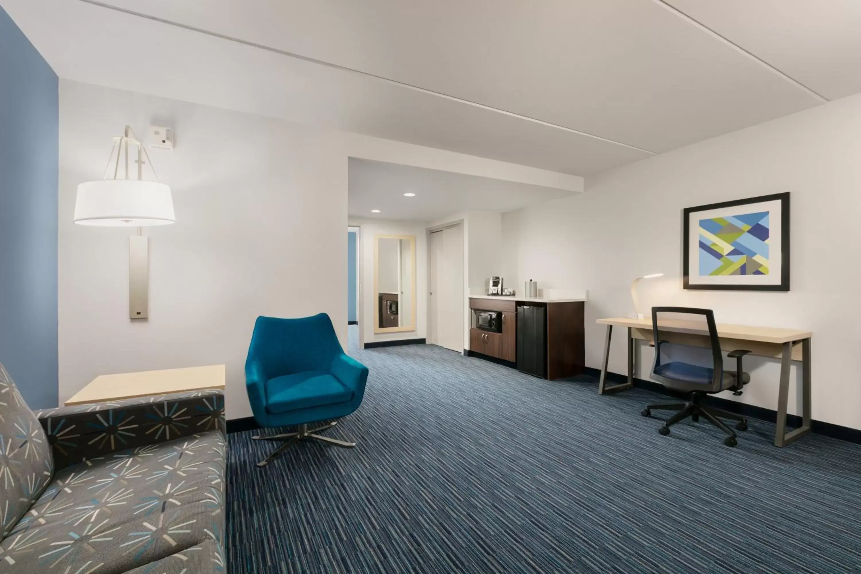 Living room, Seating Area in Holiday Inn Express Hotel & Suites Norfolk Airport, an IHG Hotel