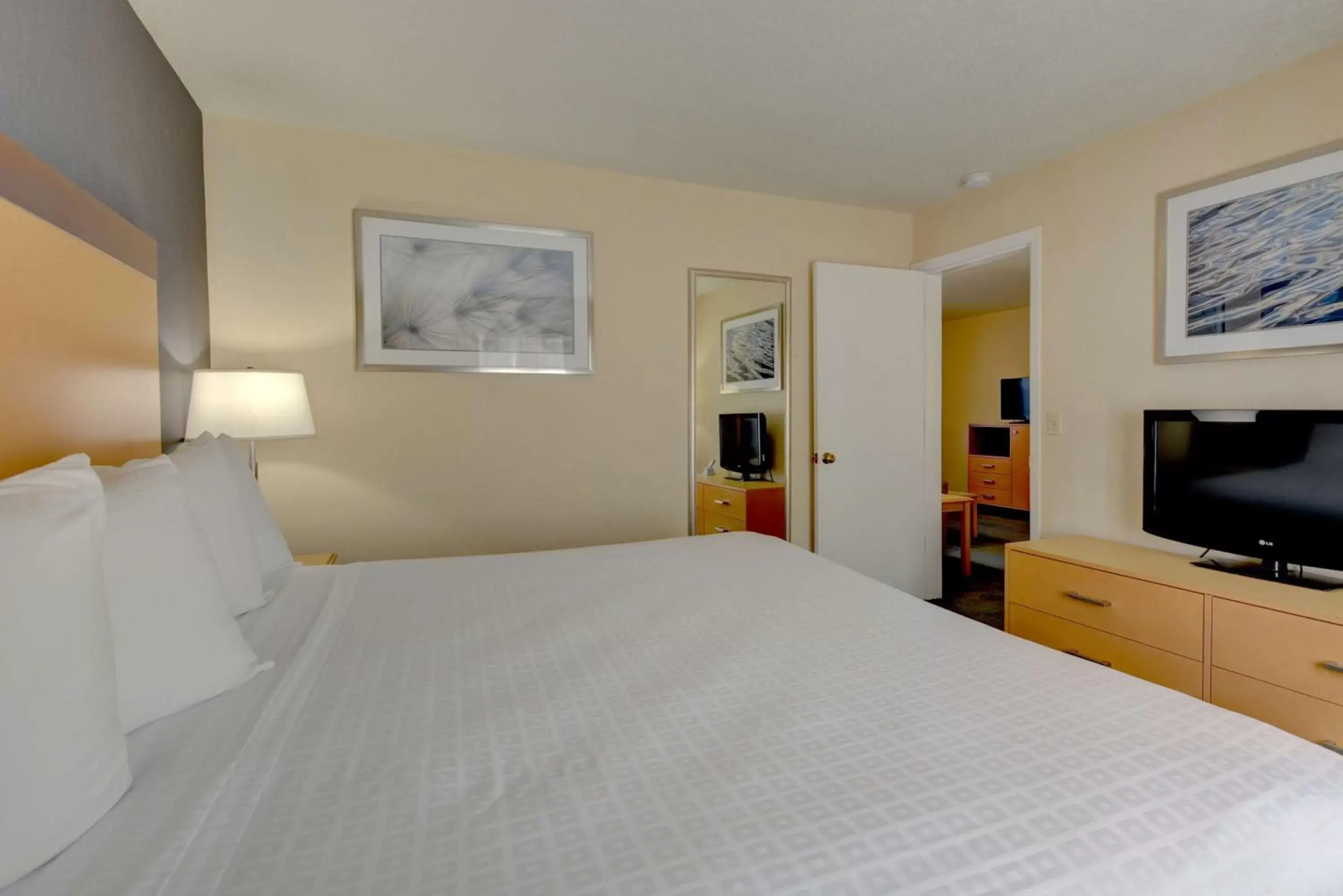 Photo of the whole room, Bed in Best Western Horizon Inn