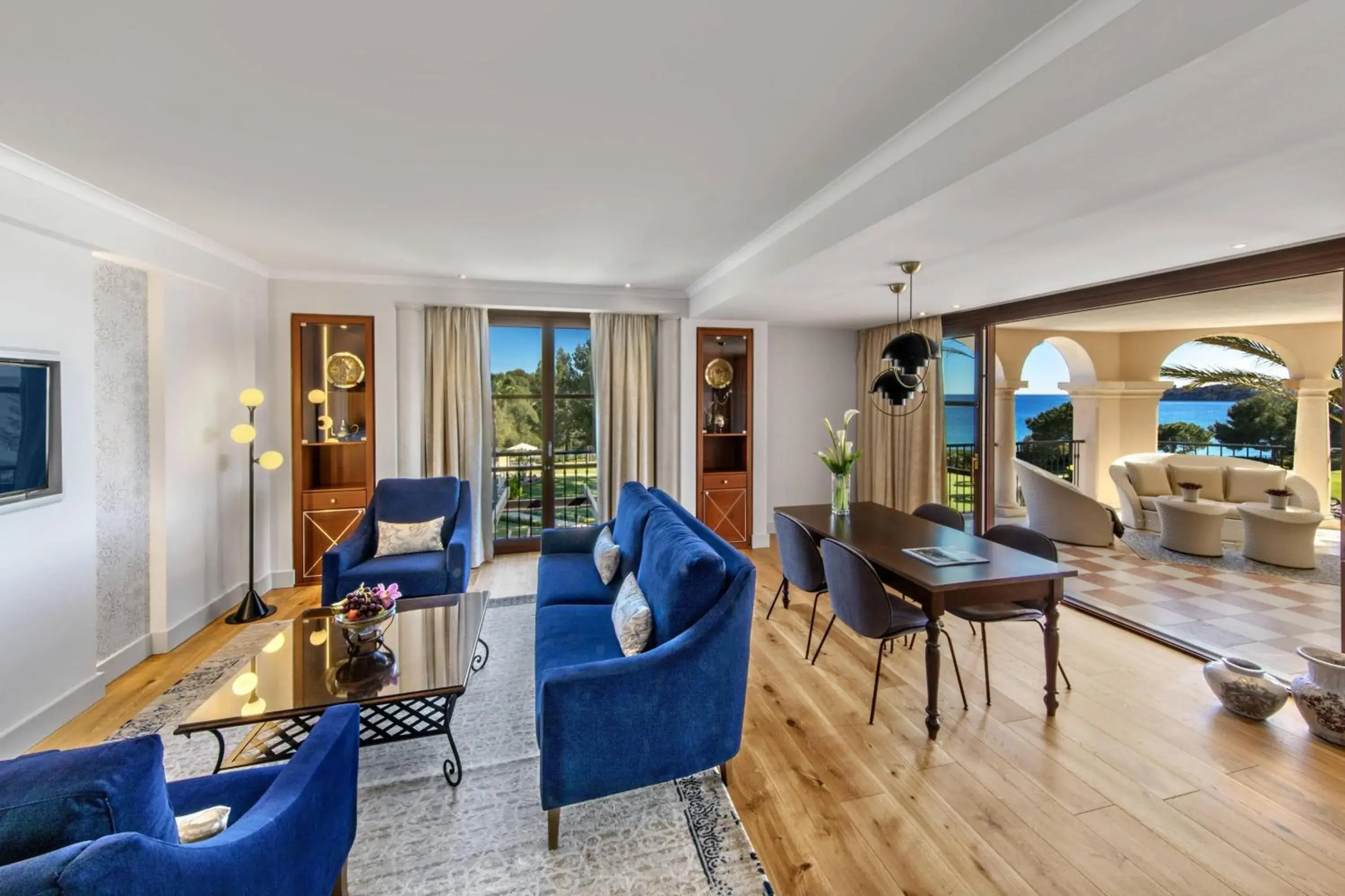 Living room in The St. Regis Mardavall Mallorca Resort