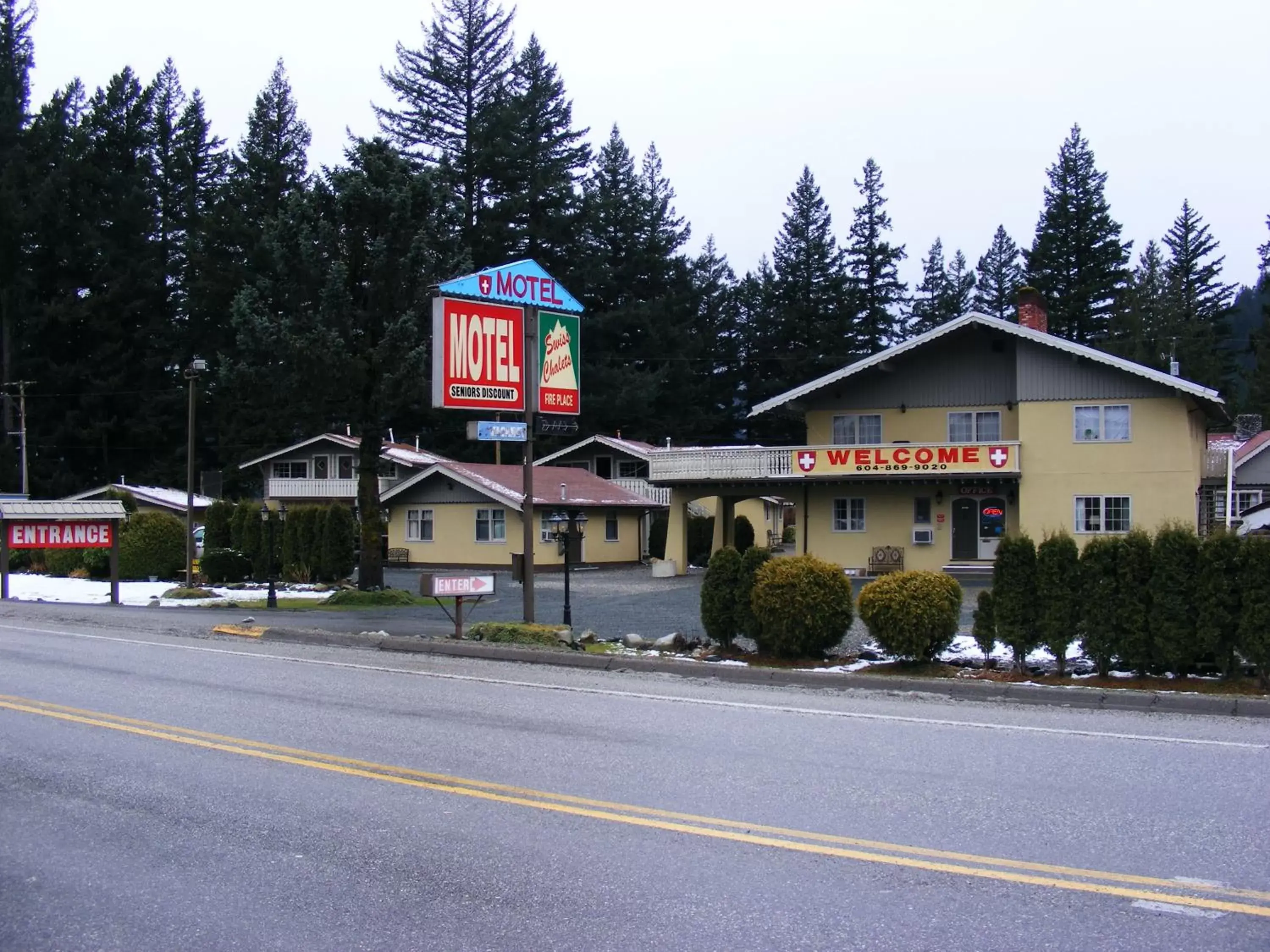 Property Building in Swiss Chalets Motel