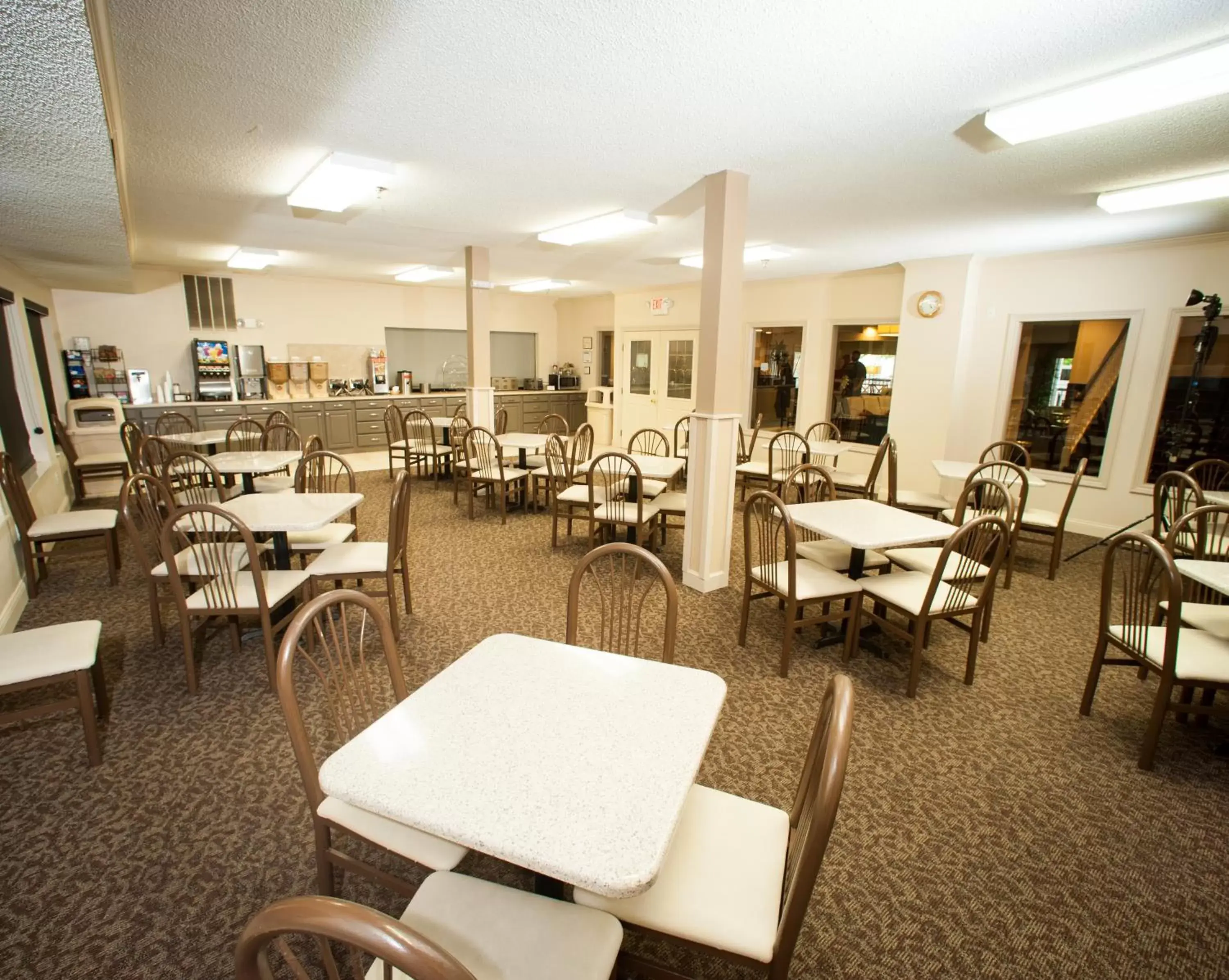 Restaurant/Places to Eat in Northfield Inn Suites and Conference Center