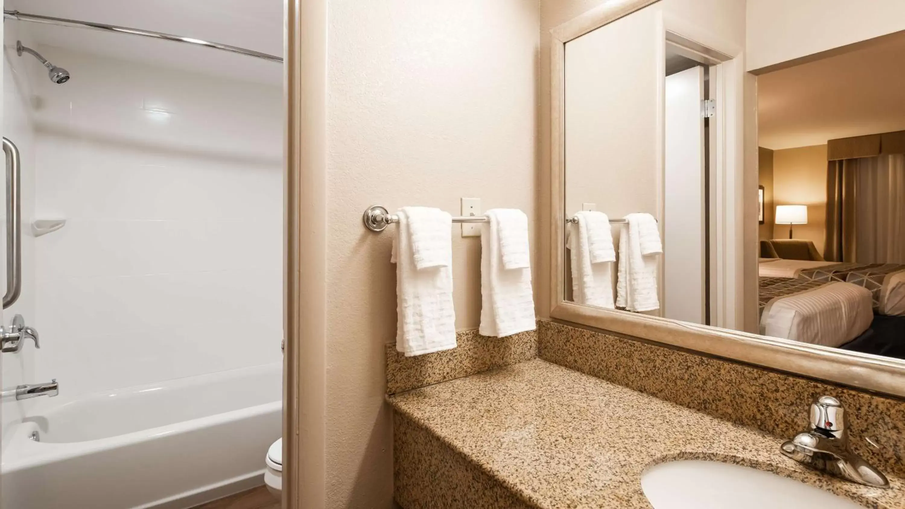 Shower, Bathroom in Best Western Annapolis