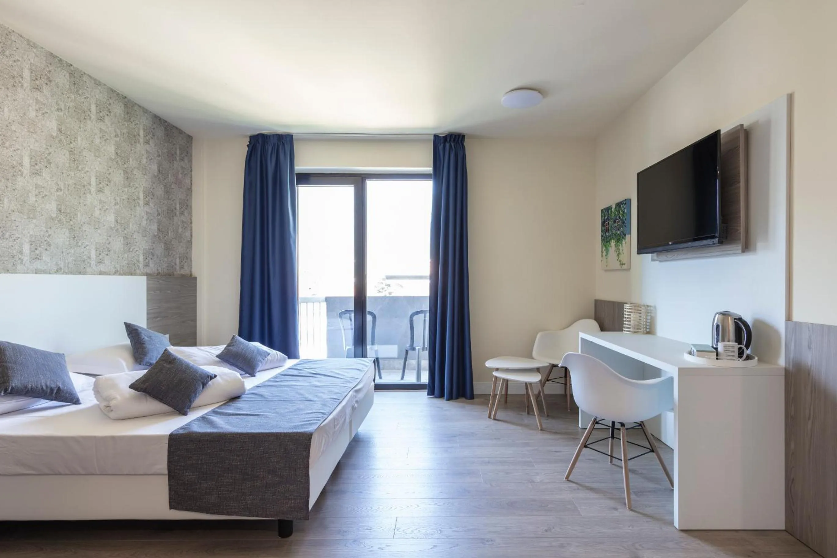 Photo of the whole room, Bed in Arco Smart Hotel