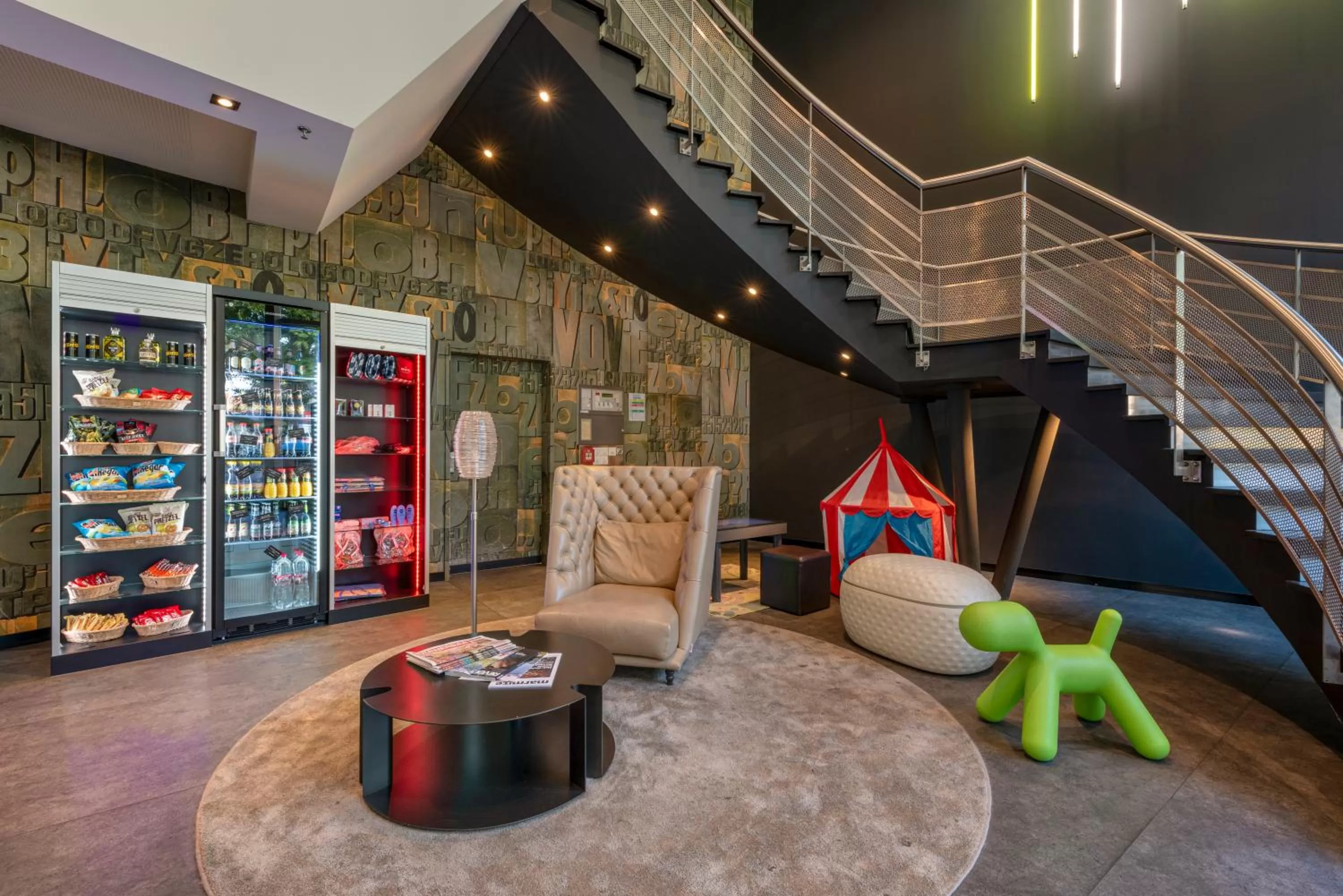 Lobby or reception in Novotel Bern Expo