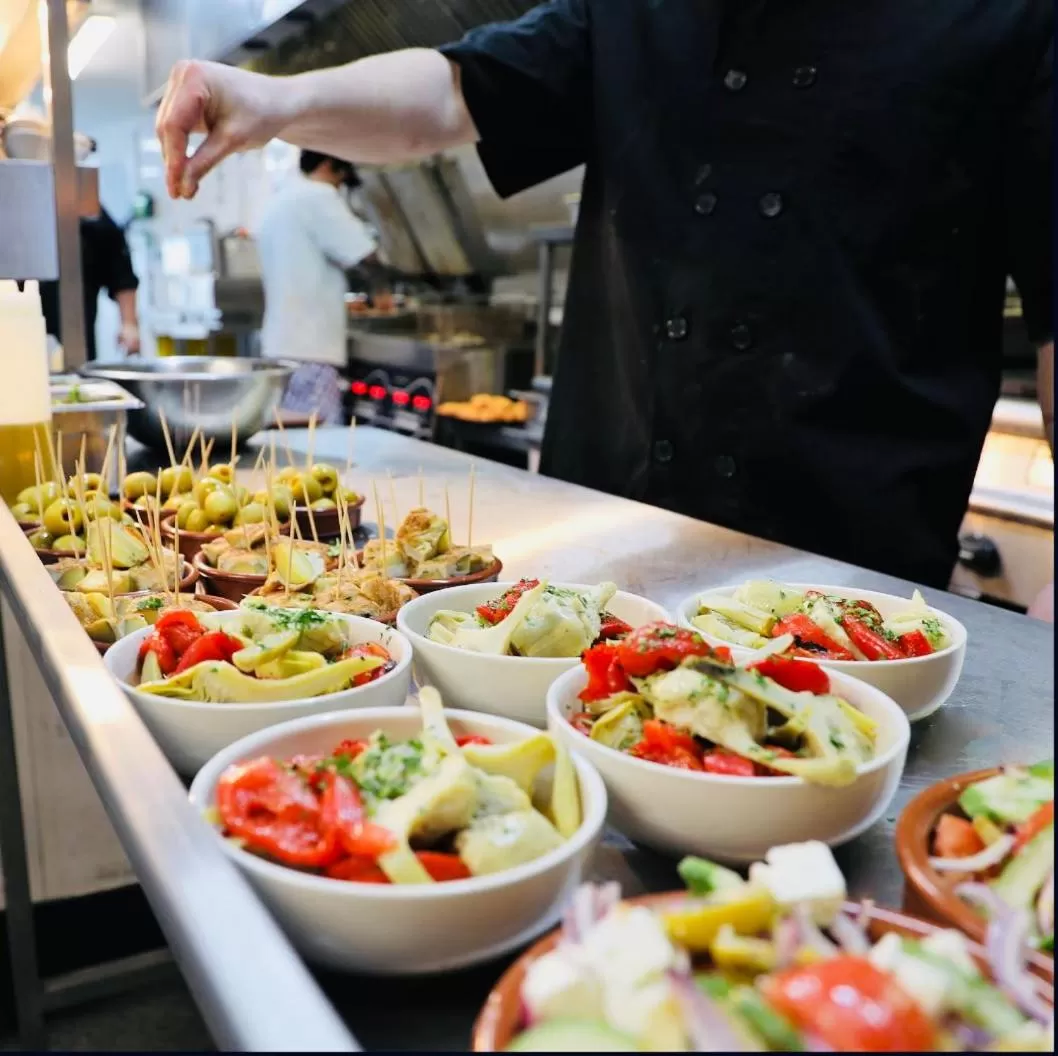 Restaurant/places to eat in Queens Hotel