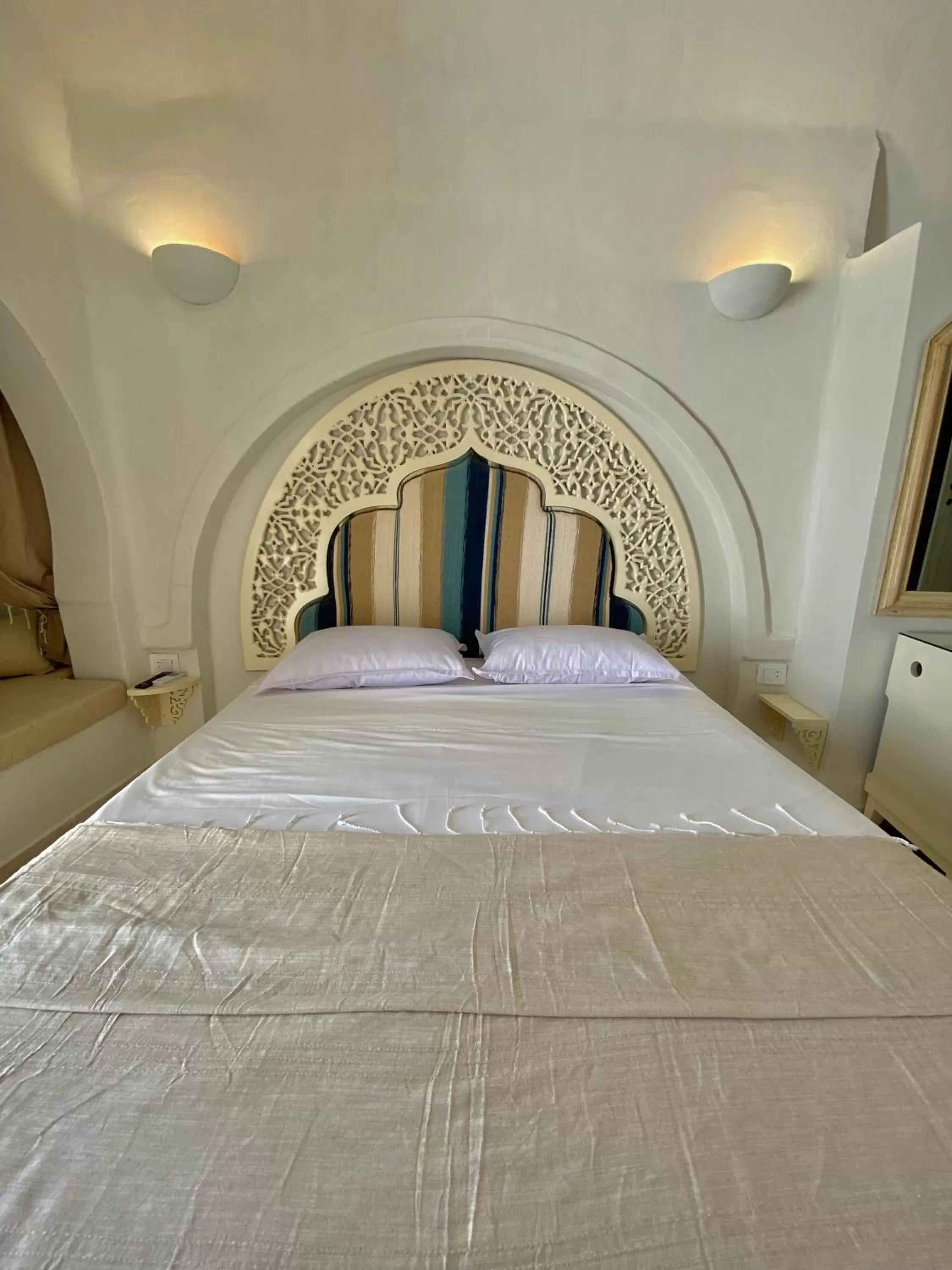 Bed in Djerba Authentique