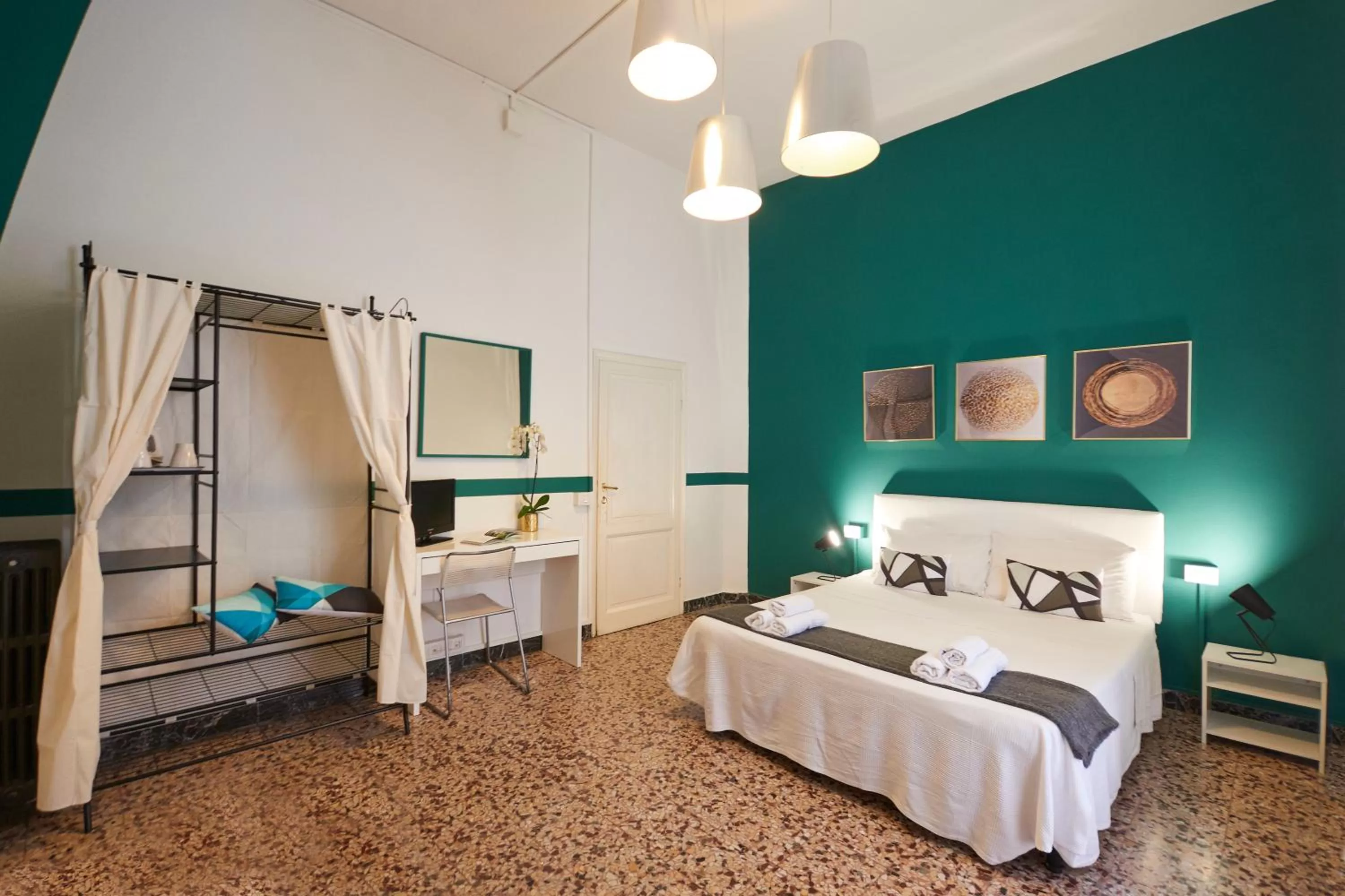 Bed in B&B In Centro