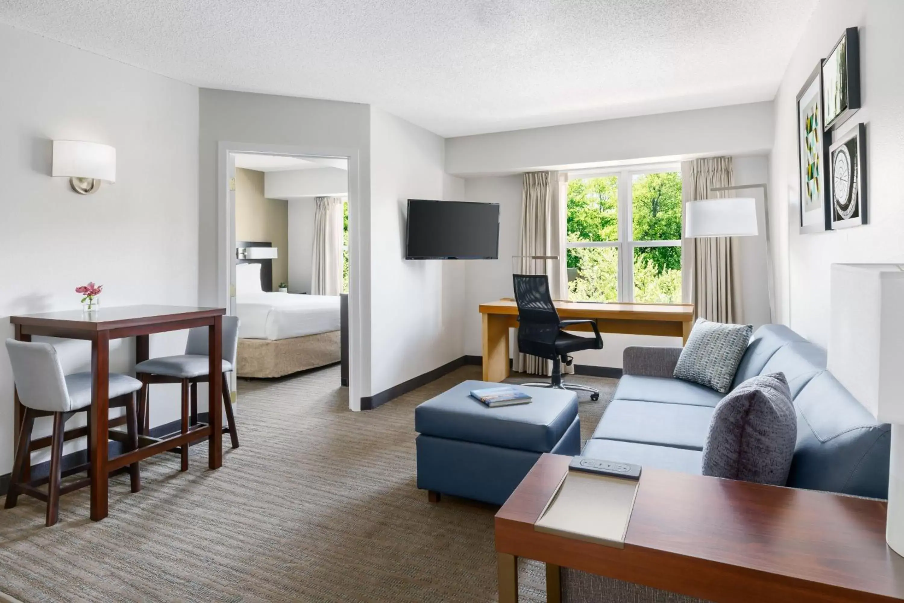 Bedroom, Seating Area in Residence Inn Gaithersburg Washingtonian Center