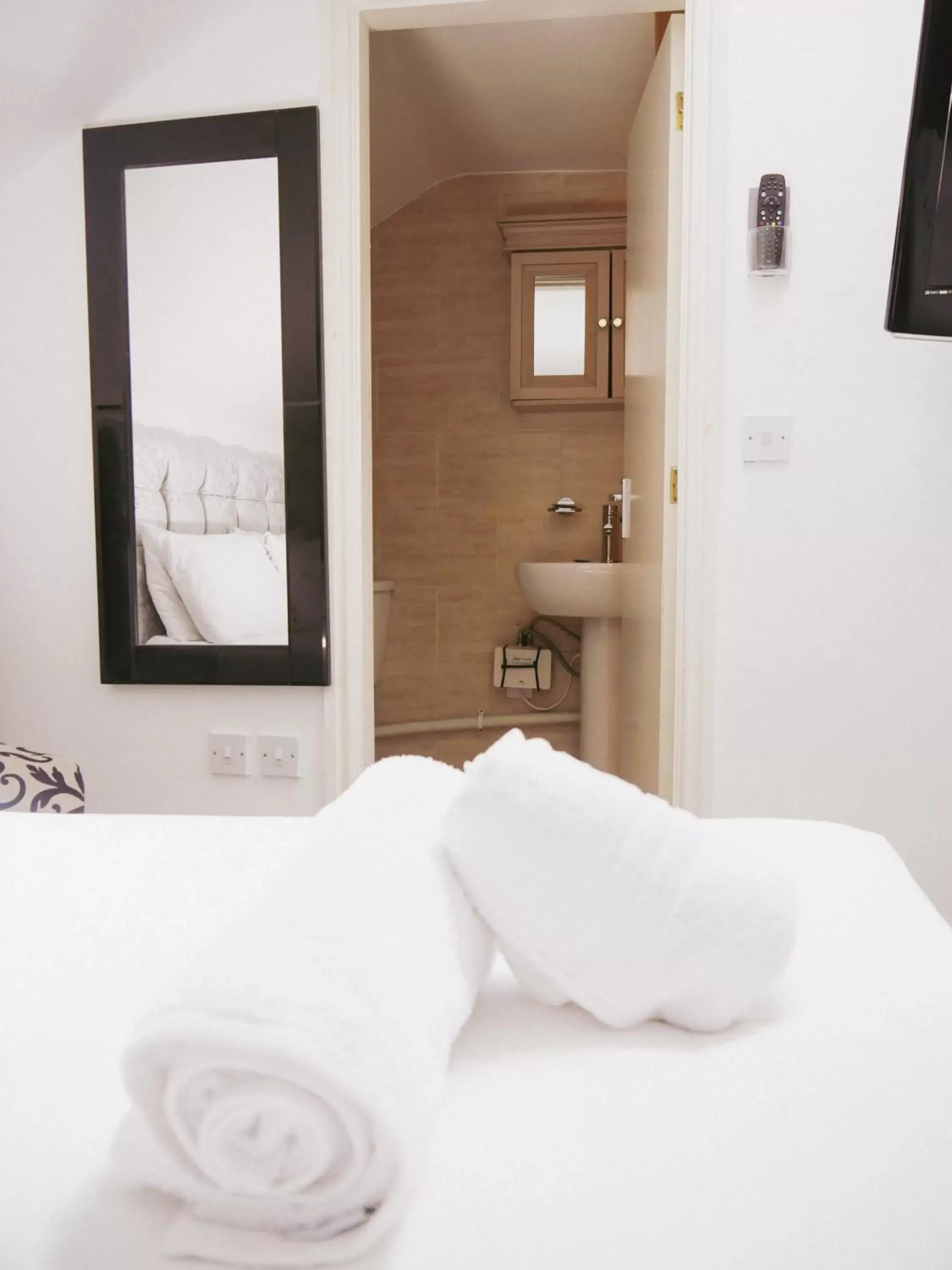 towels, Bathroom in Hotel Anfield