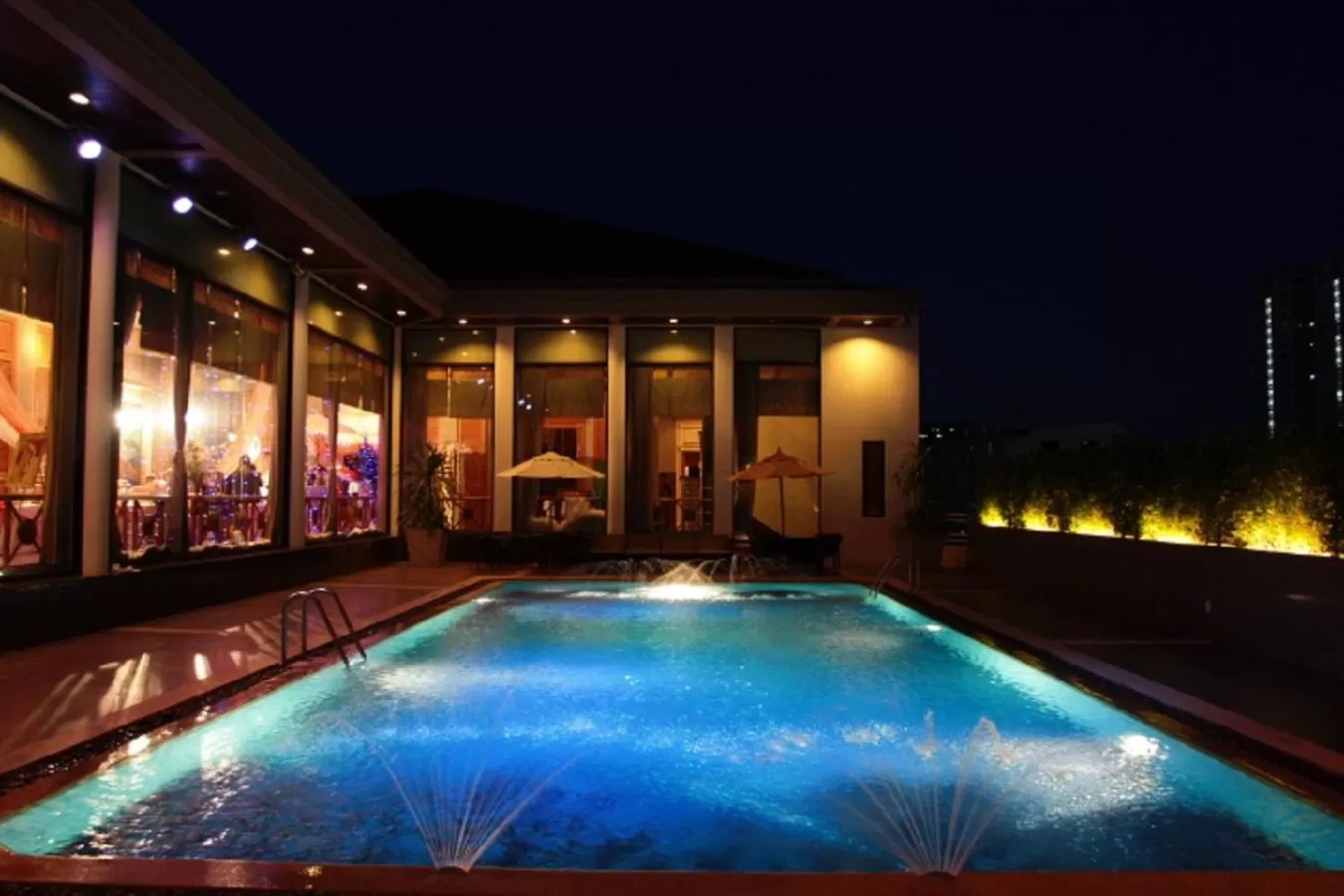 Swimming pool in S.D. Avenue Hotel