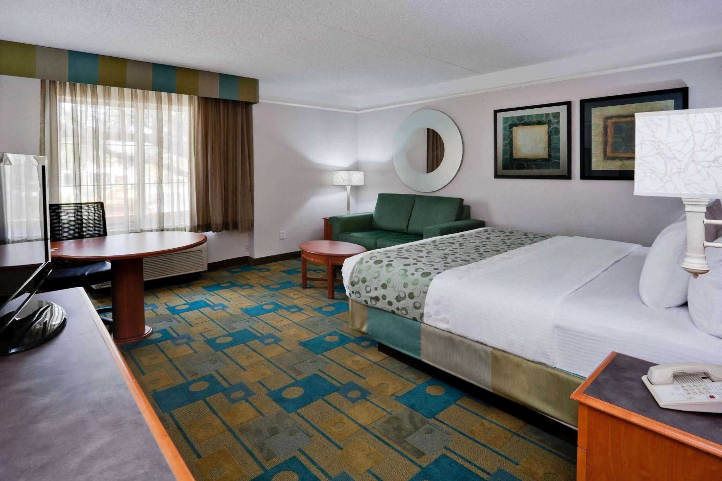 Photo of the whole room, Bed in La Quinta by Wyndham USF (Near Busch Gardens)