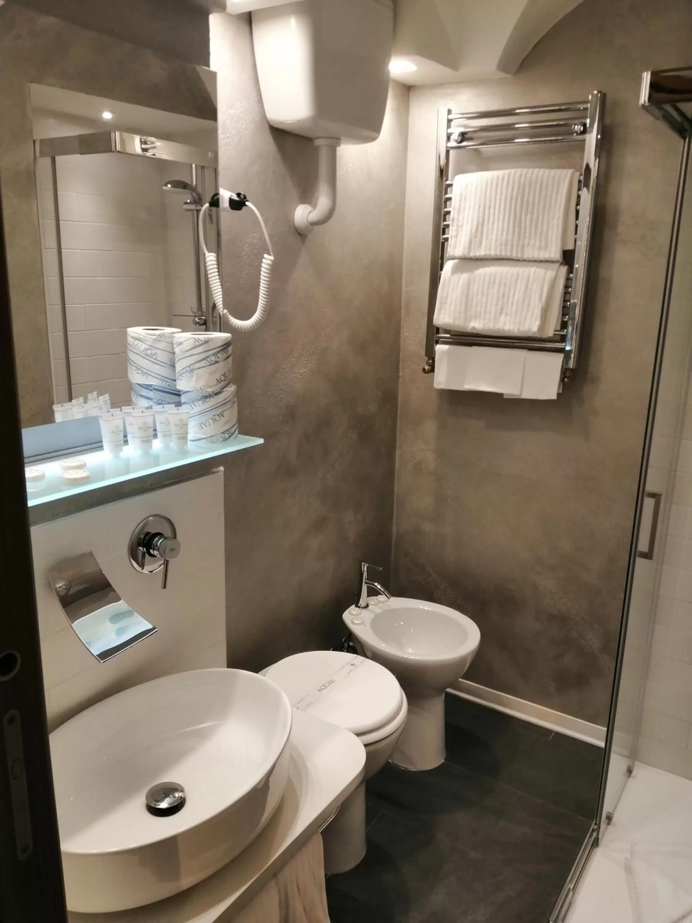 Bathroom in Hotel Verona Rome