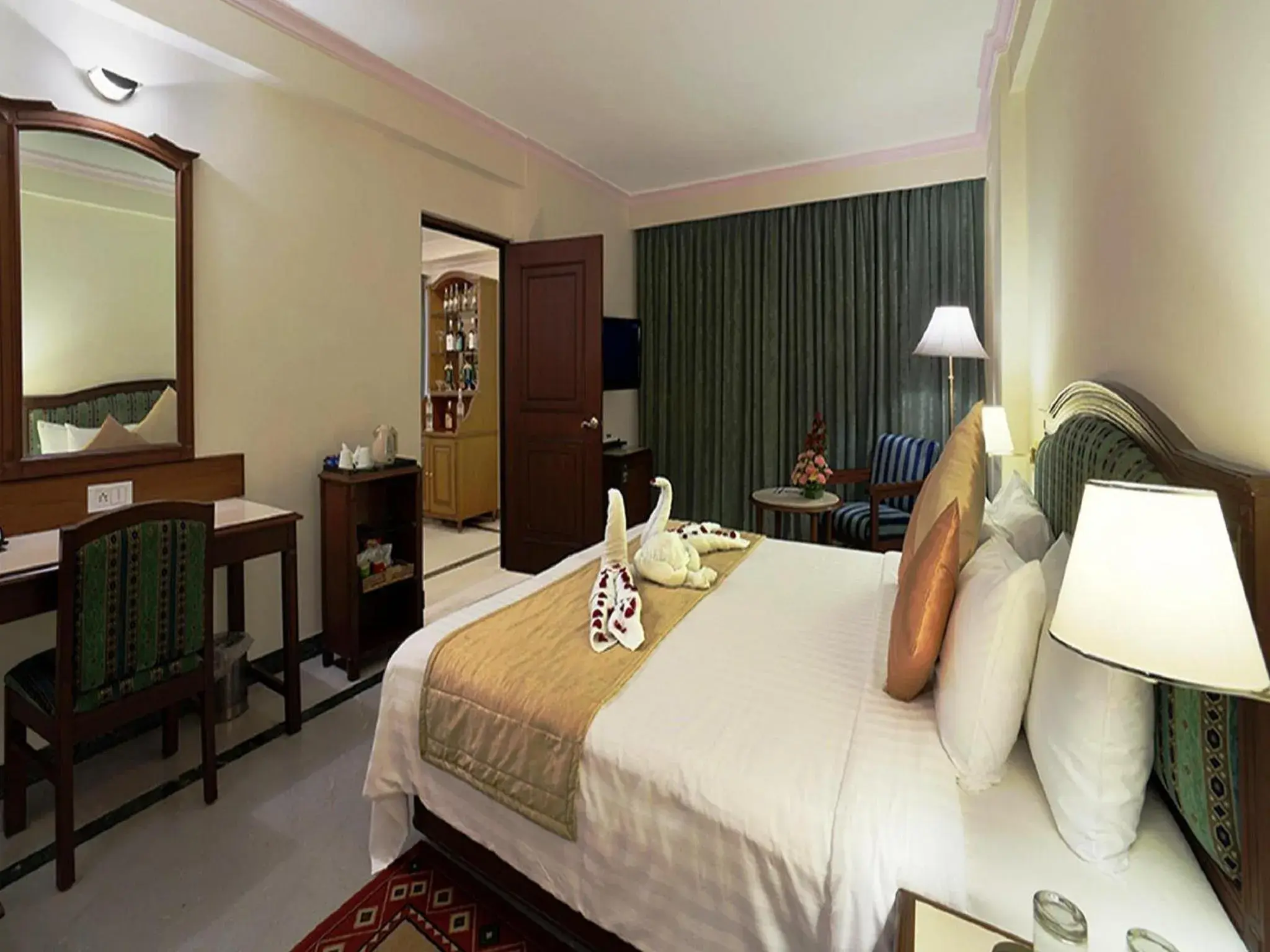 Photo of the whole room, Bed in Radha Regent - Chennai