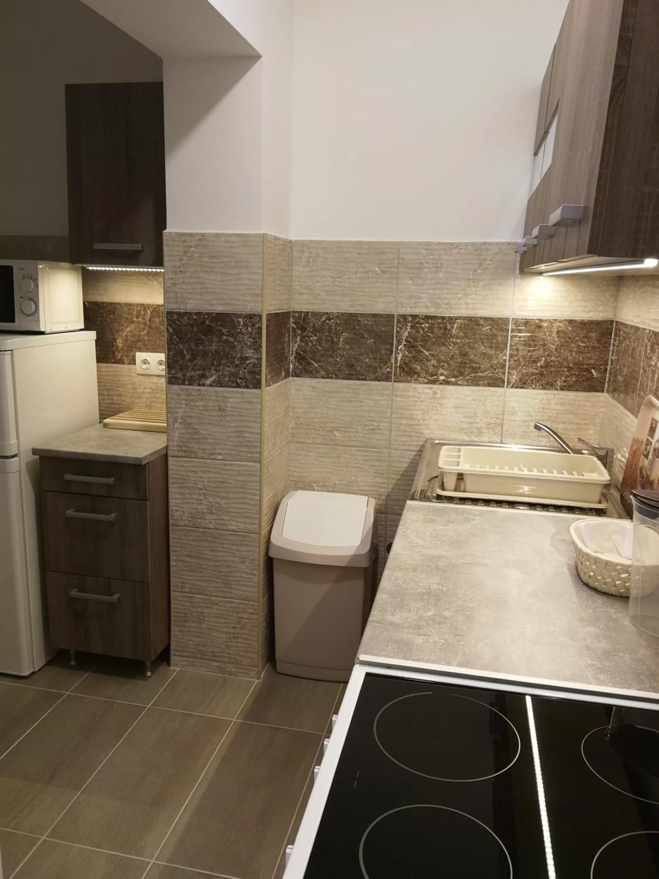 Kitchen or kitchenette in Lila Akác Vendégház Esztergom